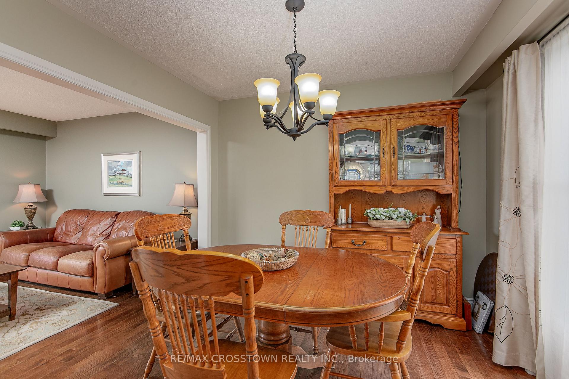 Photo 7 of 122 Marshall Street S, Barrie, Allandale Heights — HOMEH