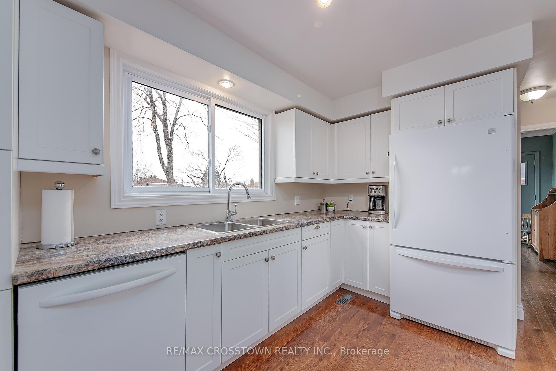 Photo 9 of 122 Marshall Street S, Barrie, Allandale Heights — HOMEH
