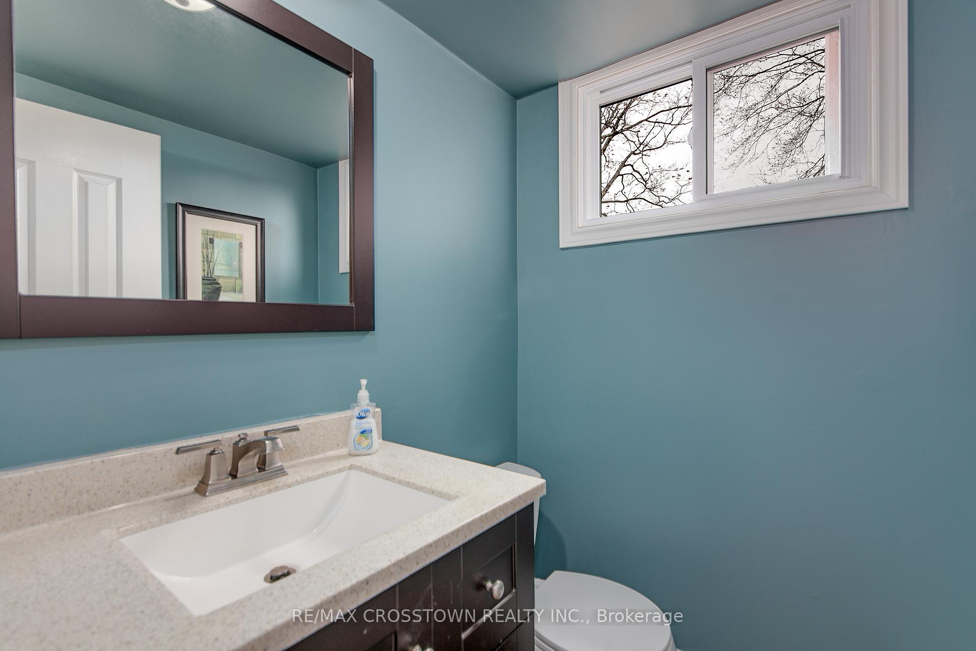 Photo 12 of 122 Marshall Street S, Barrie, Allandale Heights — HOMEH