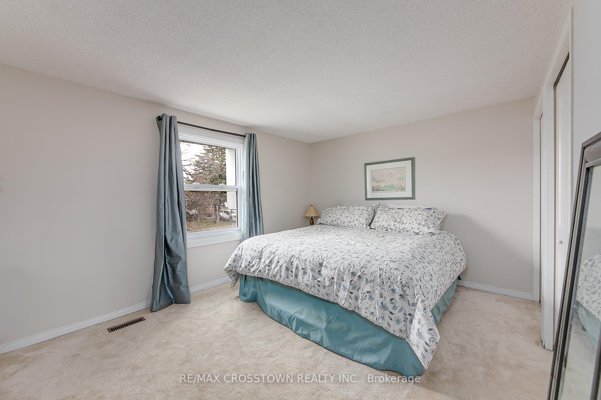 Photo 14 of 122 Marshall Street S, Barrie, Allandale Heights — HOMEH