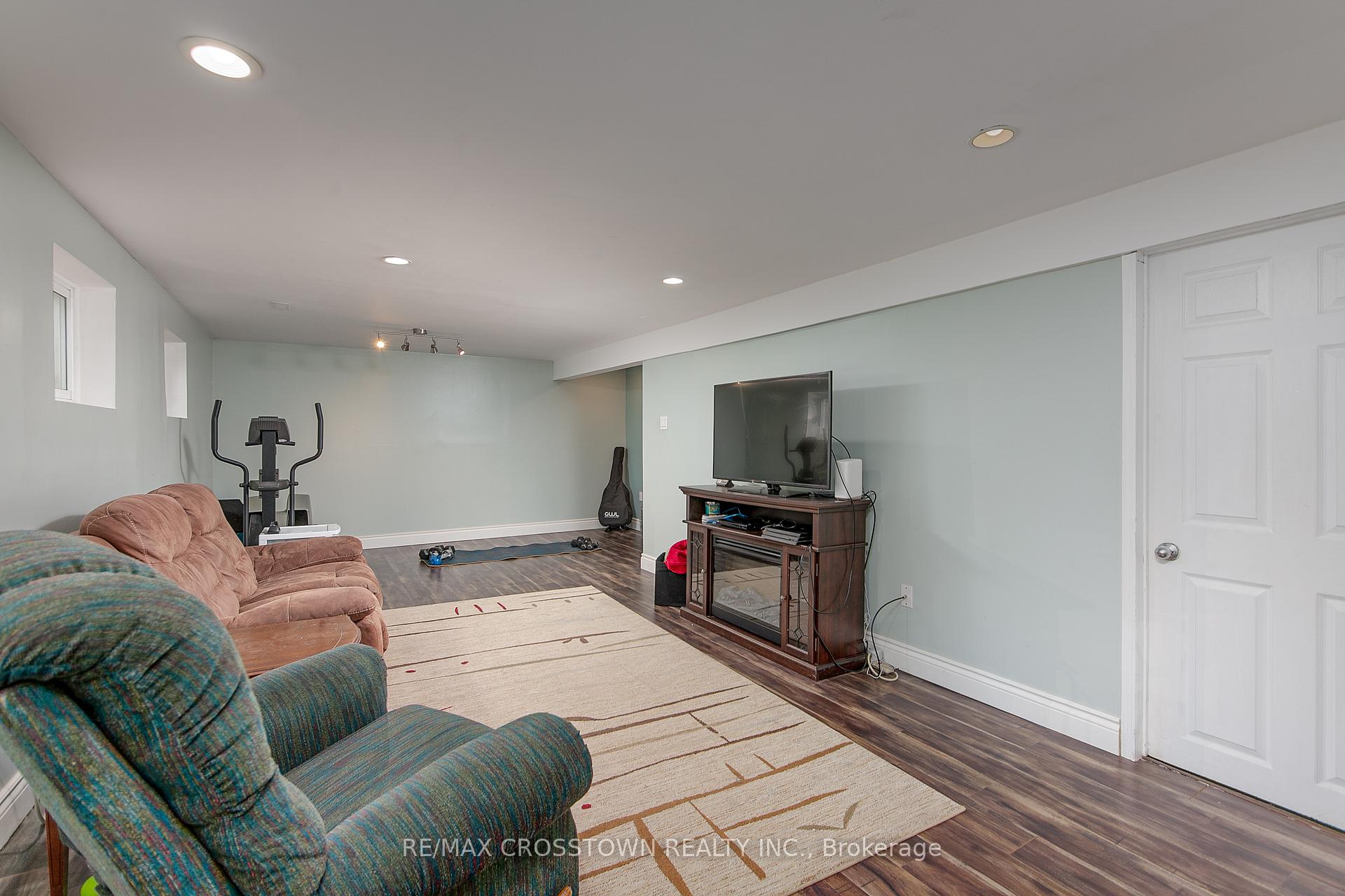 Photo 17 of 122 Marshall Street S, Barrie, Allandale Heights — HOMEH