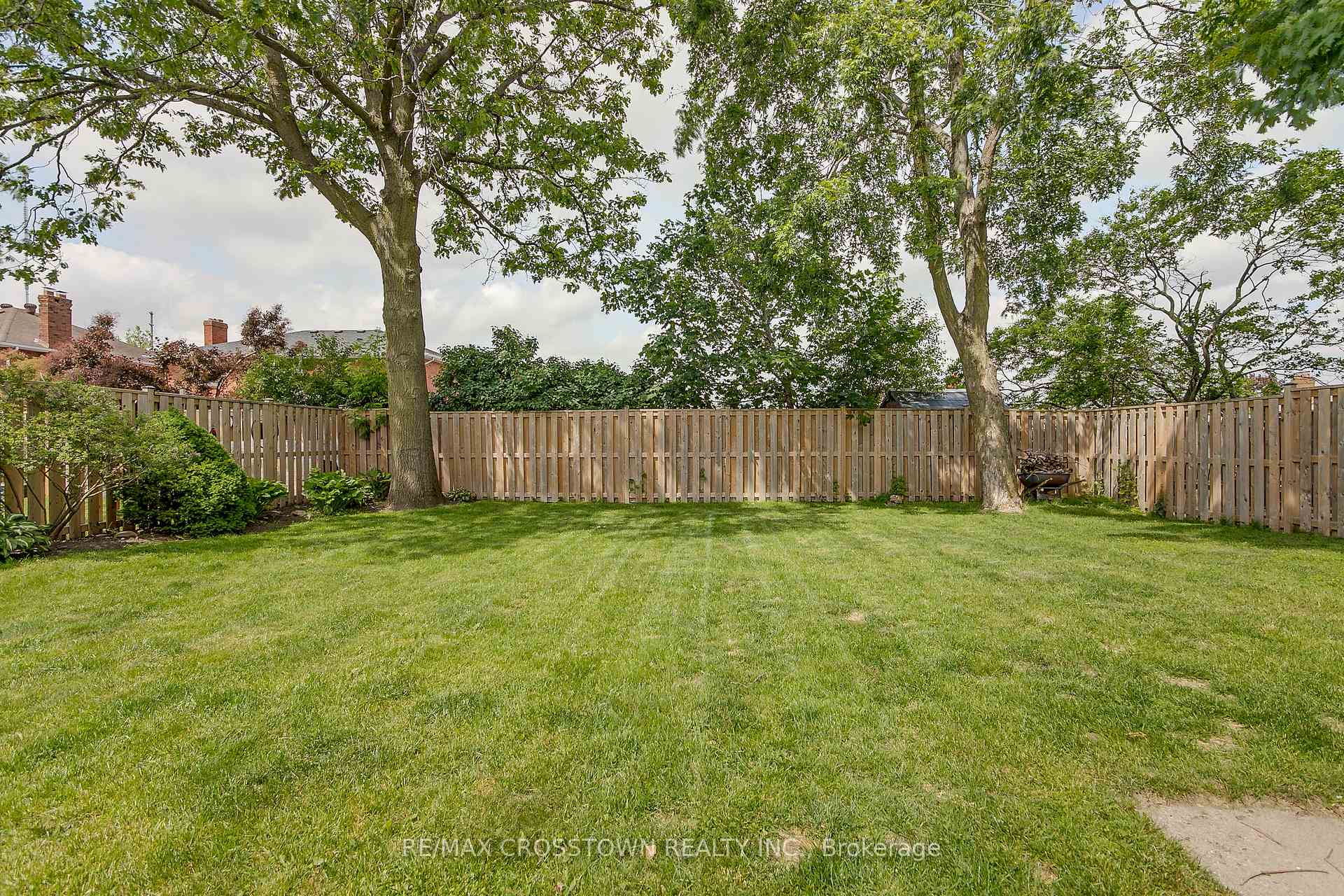 Photo 24 of 122 Marshall Street S, Barrie, Allandale Heights — HOMEH
