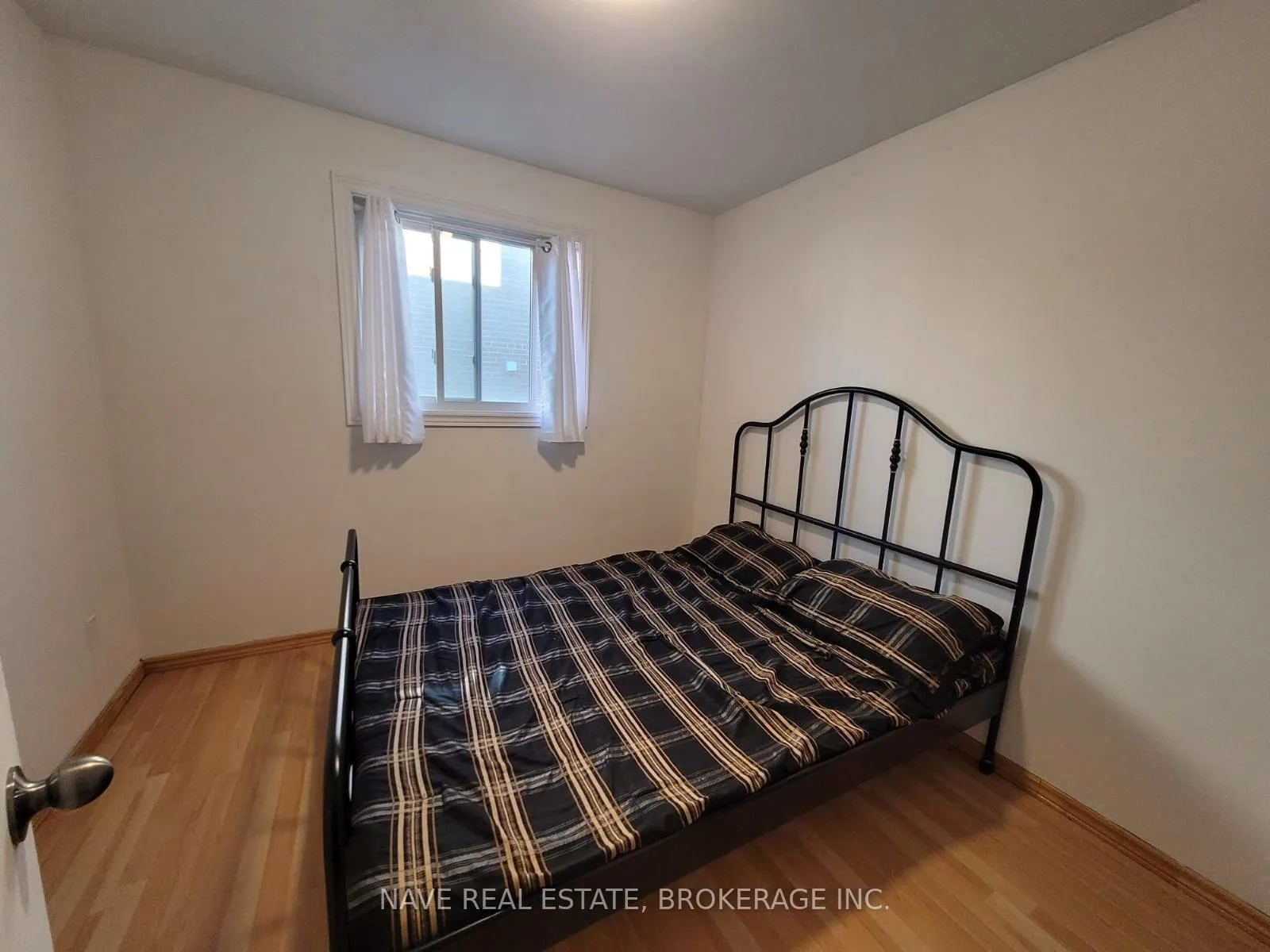 Photo 4 of Unit Ground, 109 Connaught Crescent, Caledon, Bolton West — HOMEH