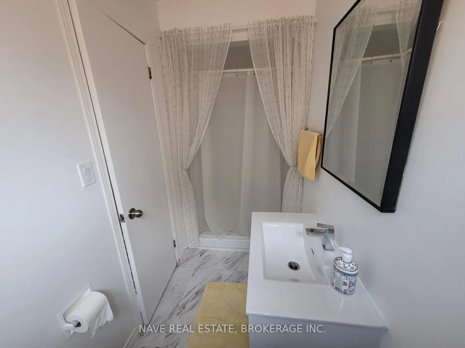 Photo 6 of Unit Ground, 109 Connaught Crescent, Caledon, Bolton West — HOMEH