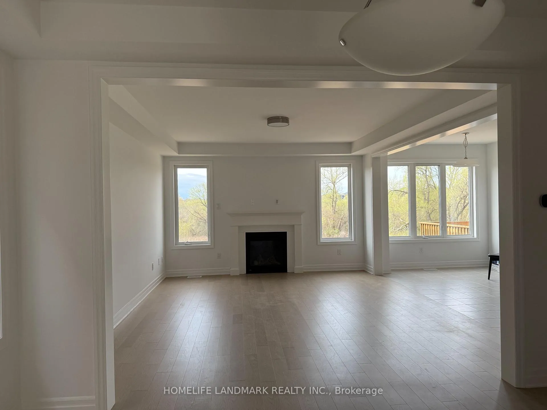 Photo 3 of 25 Spring Oak Crescent, Markham, Rural Markham — HOMEH
