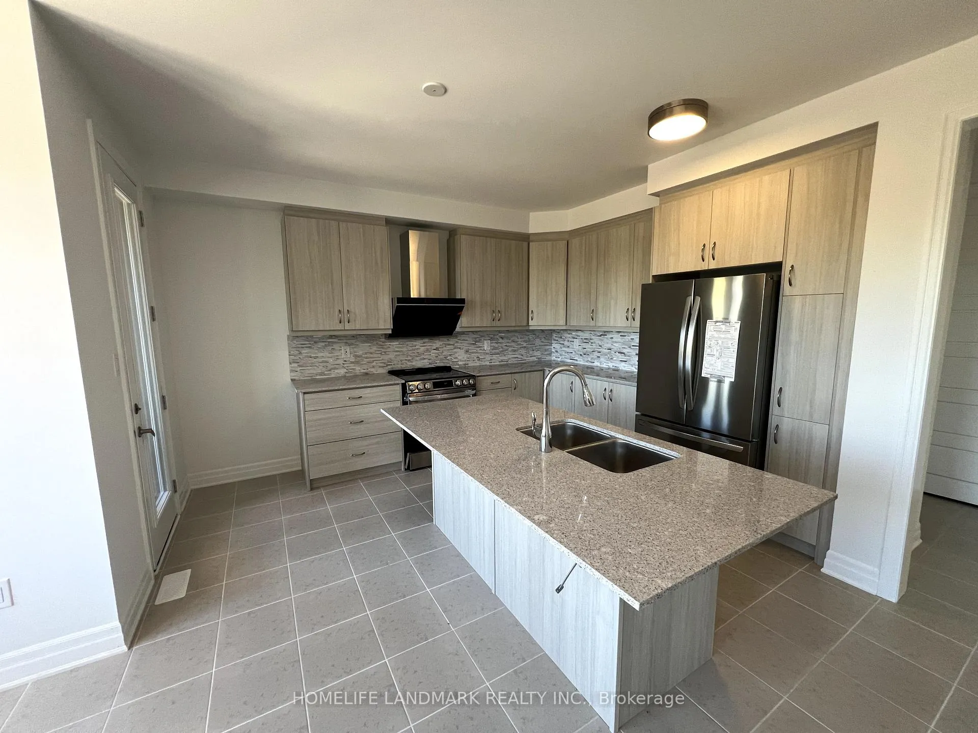 Photo 5 of 25 Spring Oak Crescent, Markham, Rural Markham — HOMEH