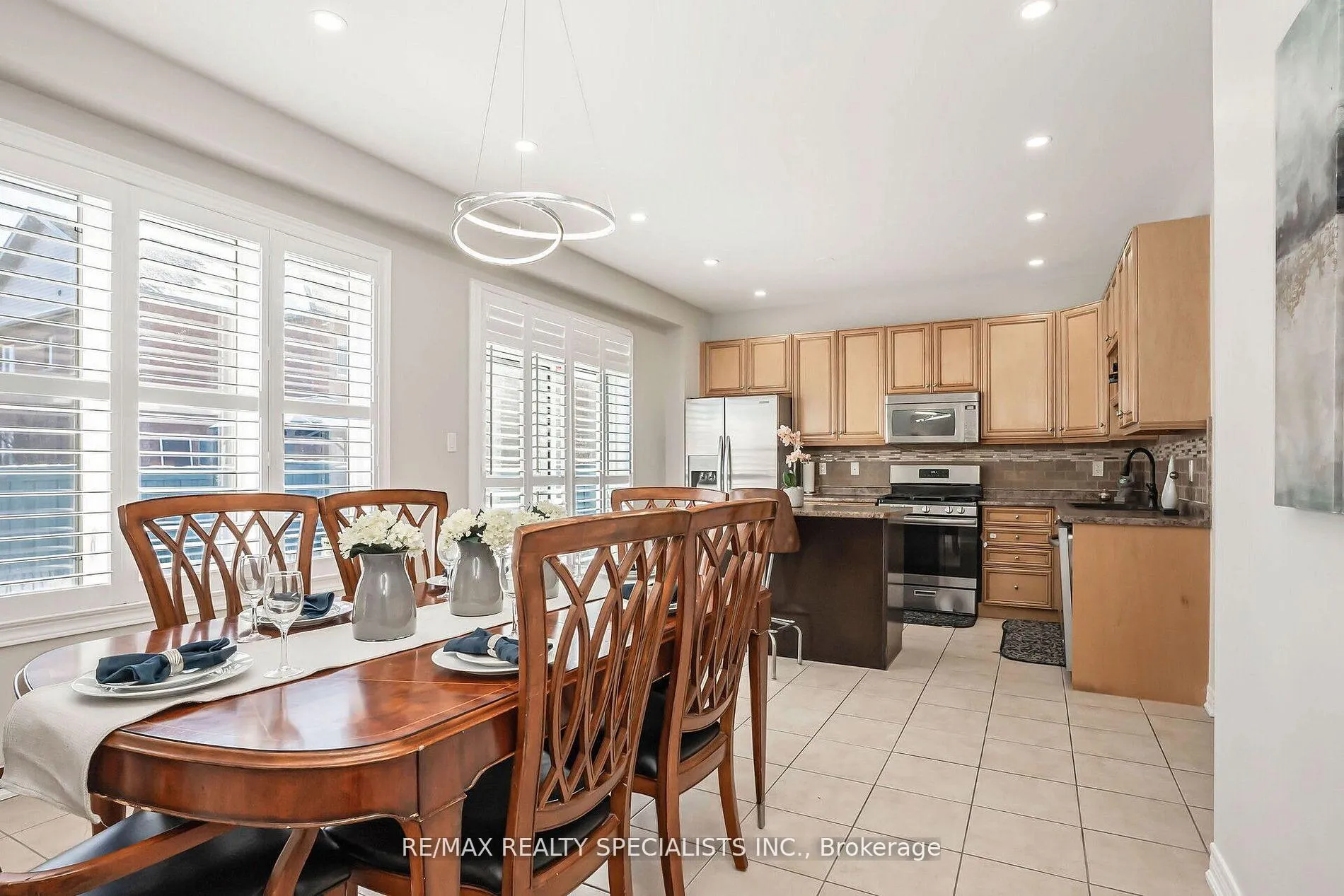 Photo 7 of 40 Begonia Crescent, Brampton, Northwest Brampton — HOMEH
