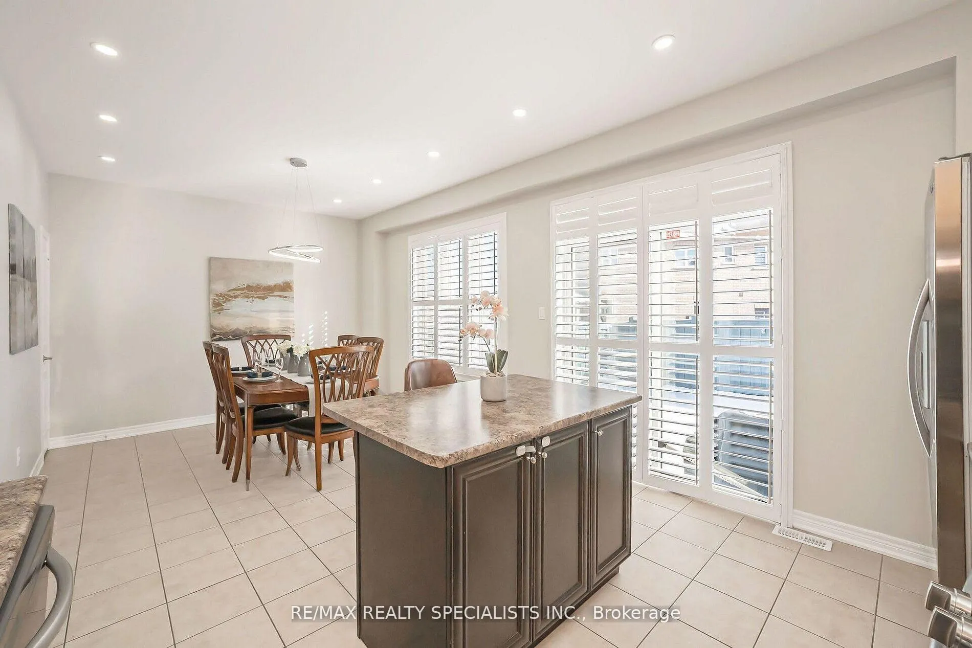 Photo 9 of 40 Begonia Crescent, Brampton, Northwest Brampton — HOMEH