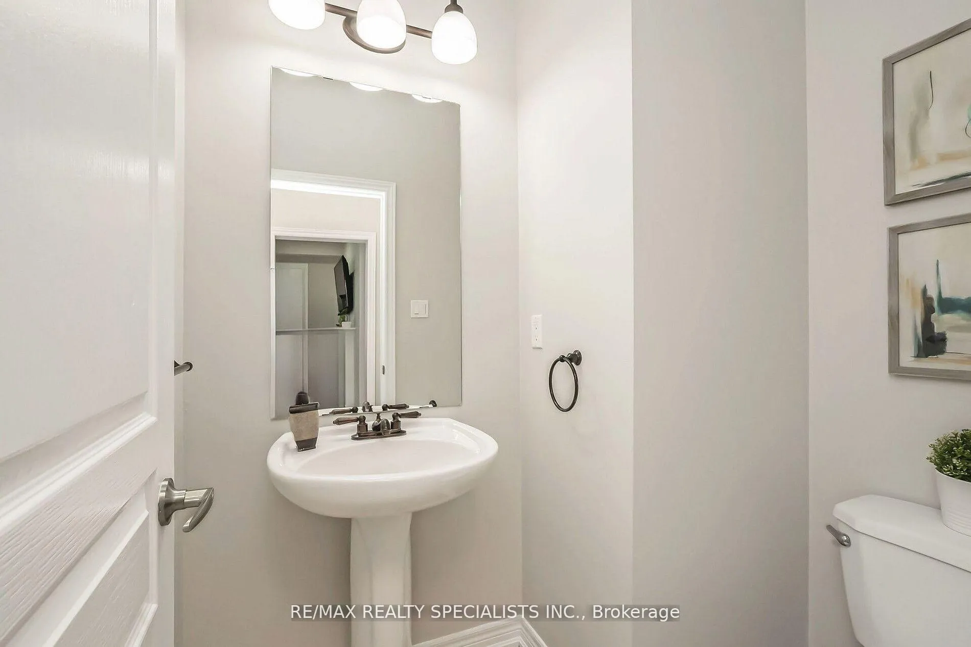Photo 10 of 40 Begonia Crescent, Brampton, Northwest Brampton — HOMEH