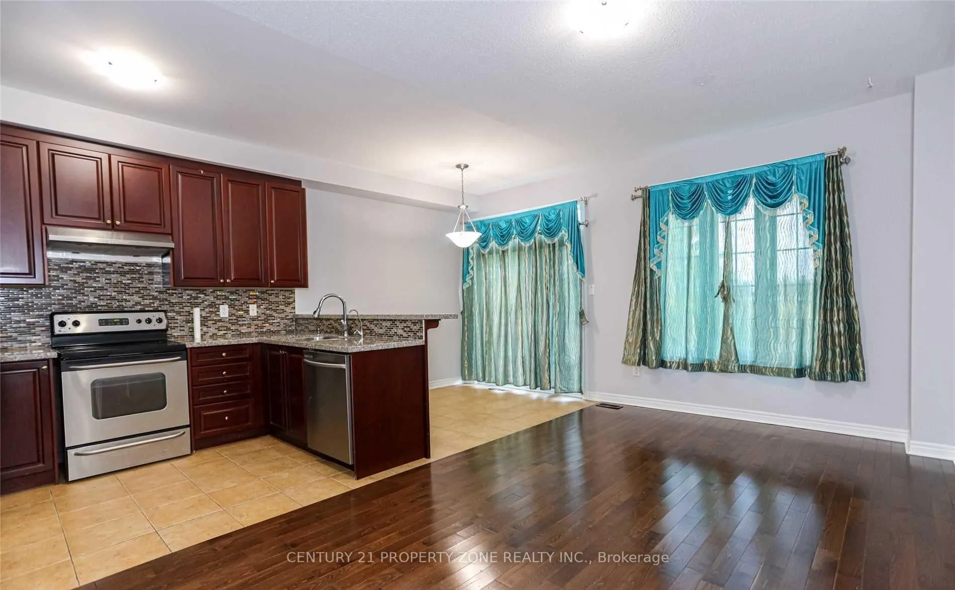 Photo 6 of 118 Calm Waters Crescent, Brampton, Madoc — HOMEH
