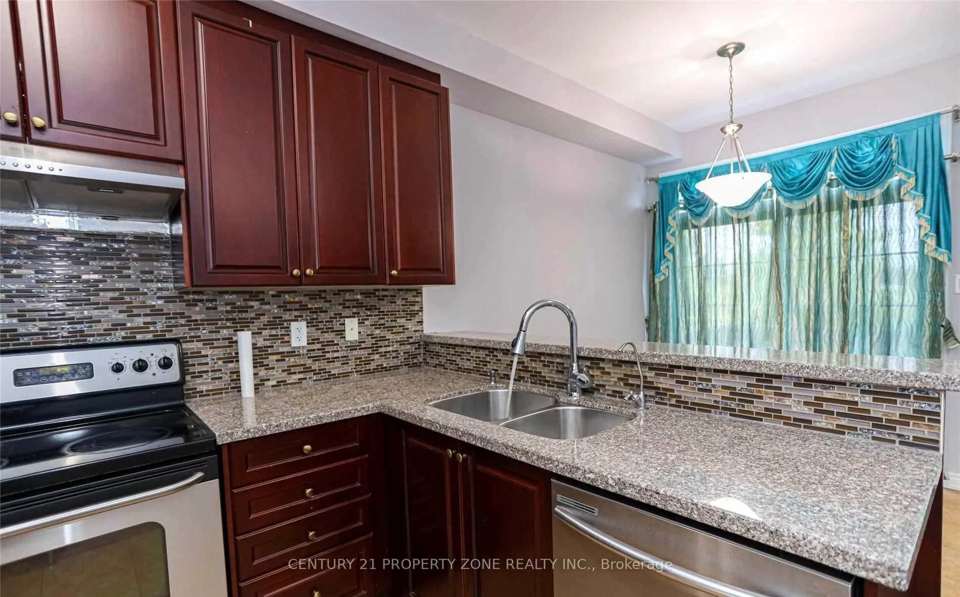 Photo 9 of 118 Calm Waters Crescent, Brampton, Madoc — HOMEH