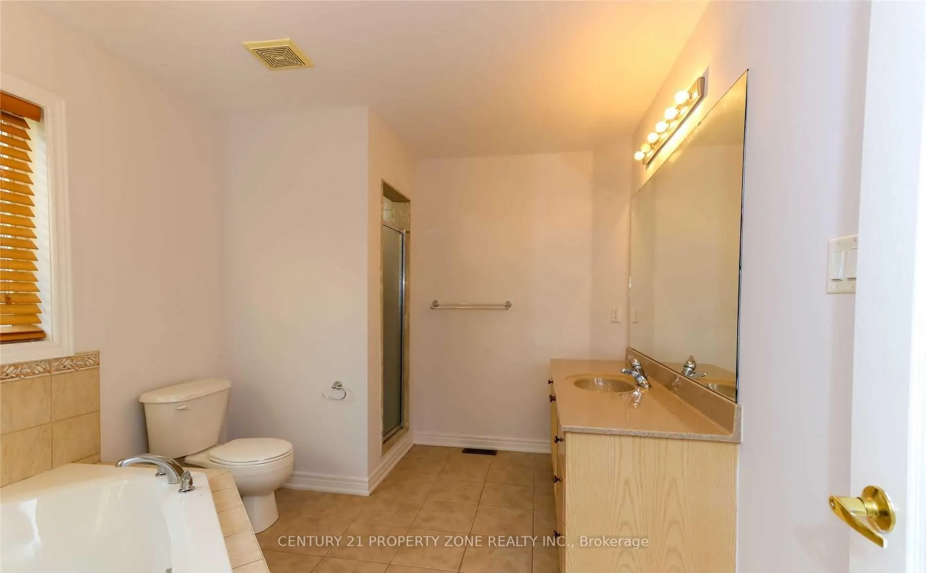 Photo 12 of 118 Calm Waters Crescent, Brampton, Madoc — HOMEH