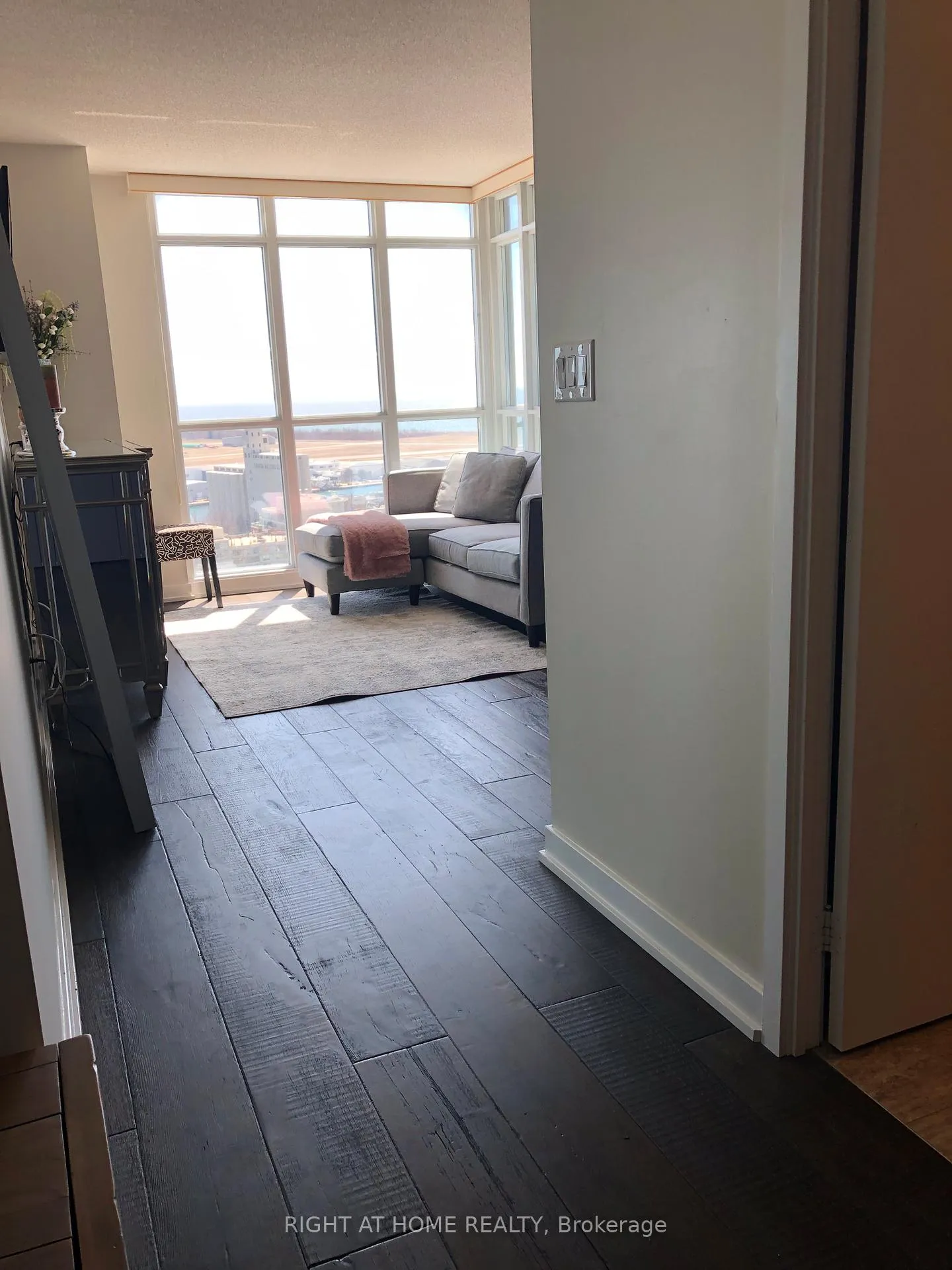 Photo 9 of Unit 2709, 15 Iceboat Terrace, Toronto, Waterfront Communities — HOMEH