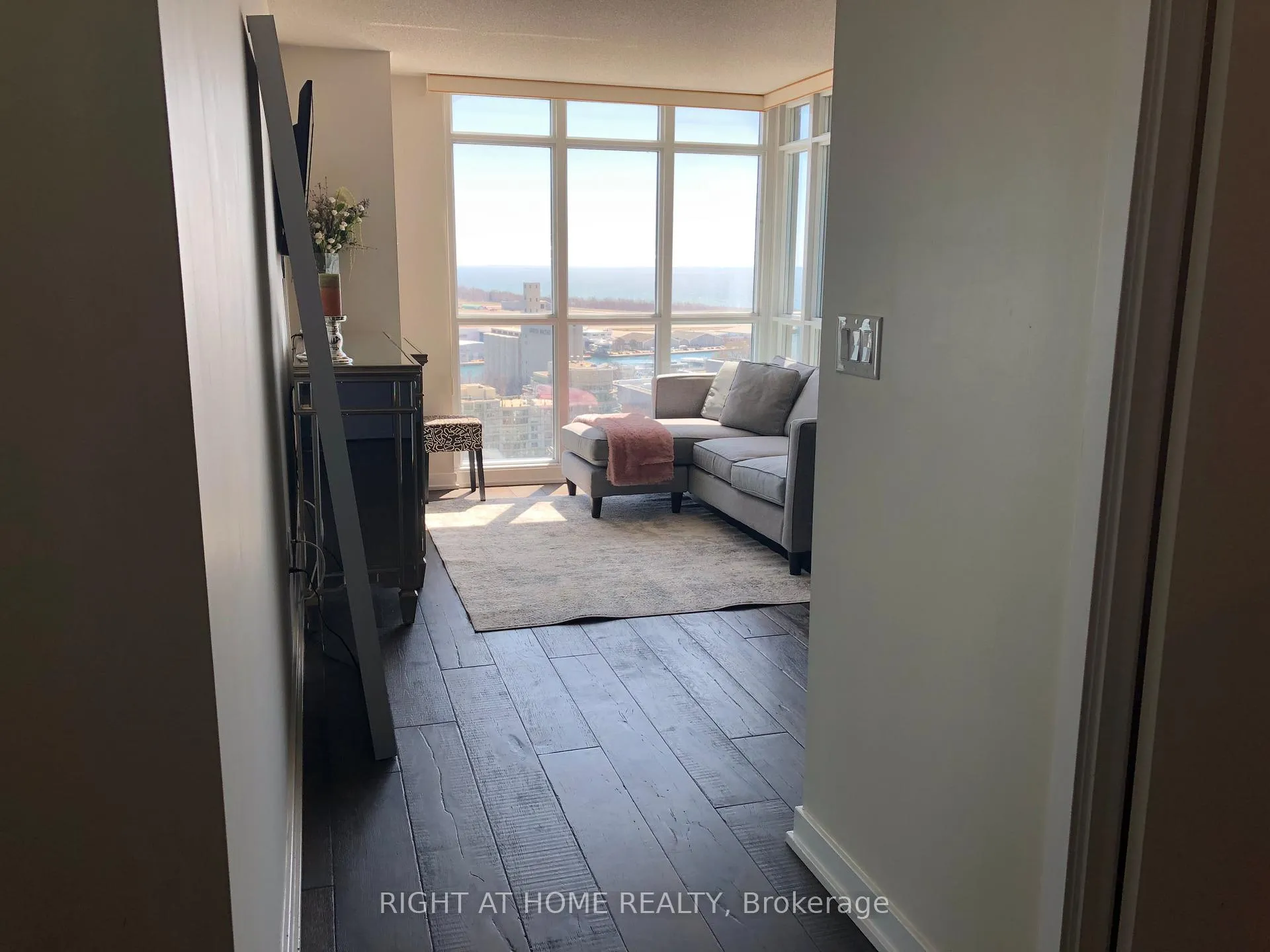 Photo 10 of Unit 2709, 15 Iceboat Terrace, Toronto, Waterfront Communities — HOMEH