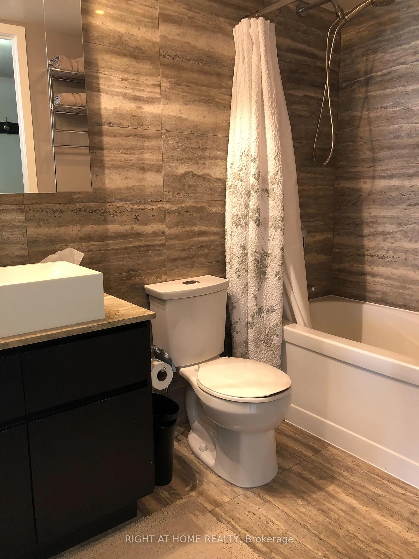 Photo 12 of Unit 2709, 15 Iceboat Terrace, Toronto, Waterfront Communities — HOMEH