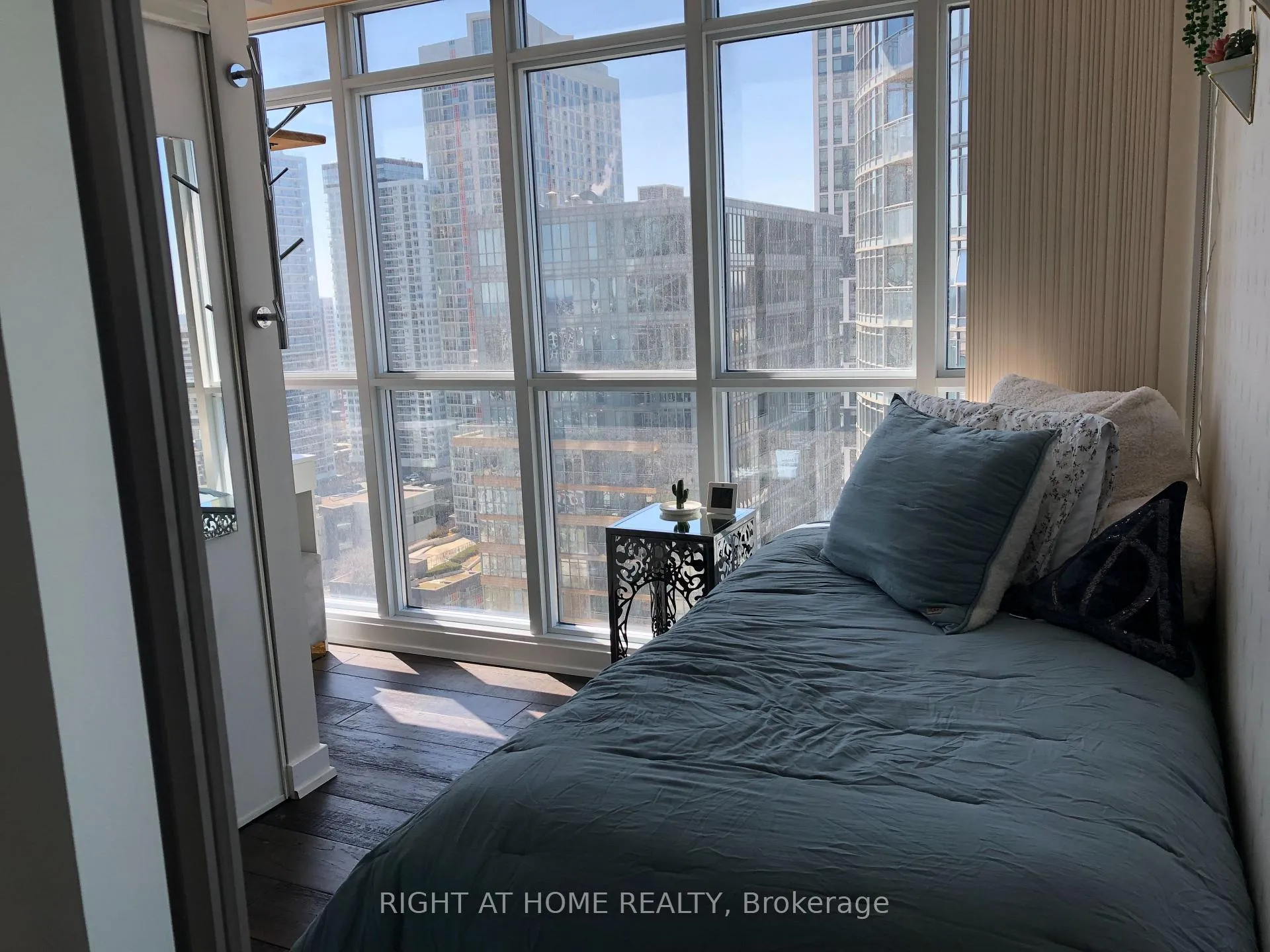 Photo 22 of Unit 2709, 15 Iceboat Terrace, Toronto, Waterfront Communities — HOMEH