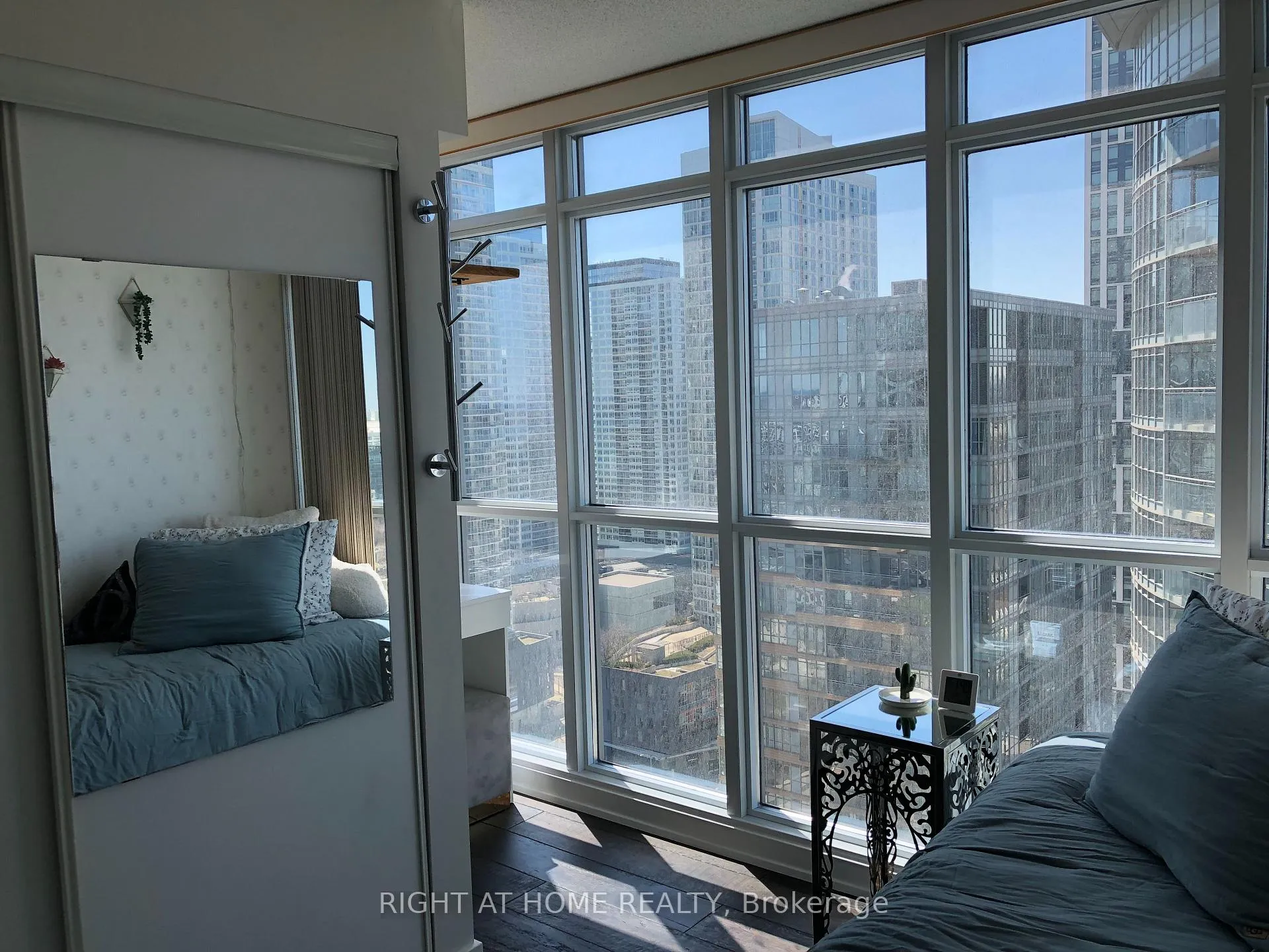 Photo 23 of Unit 2709, 15 Iceboat Terrace, Toronto, Waterfront Communities — HOMEH