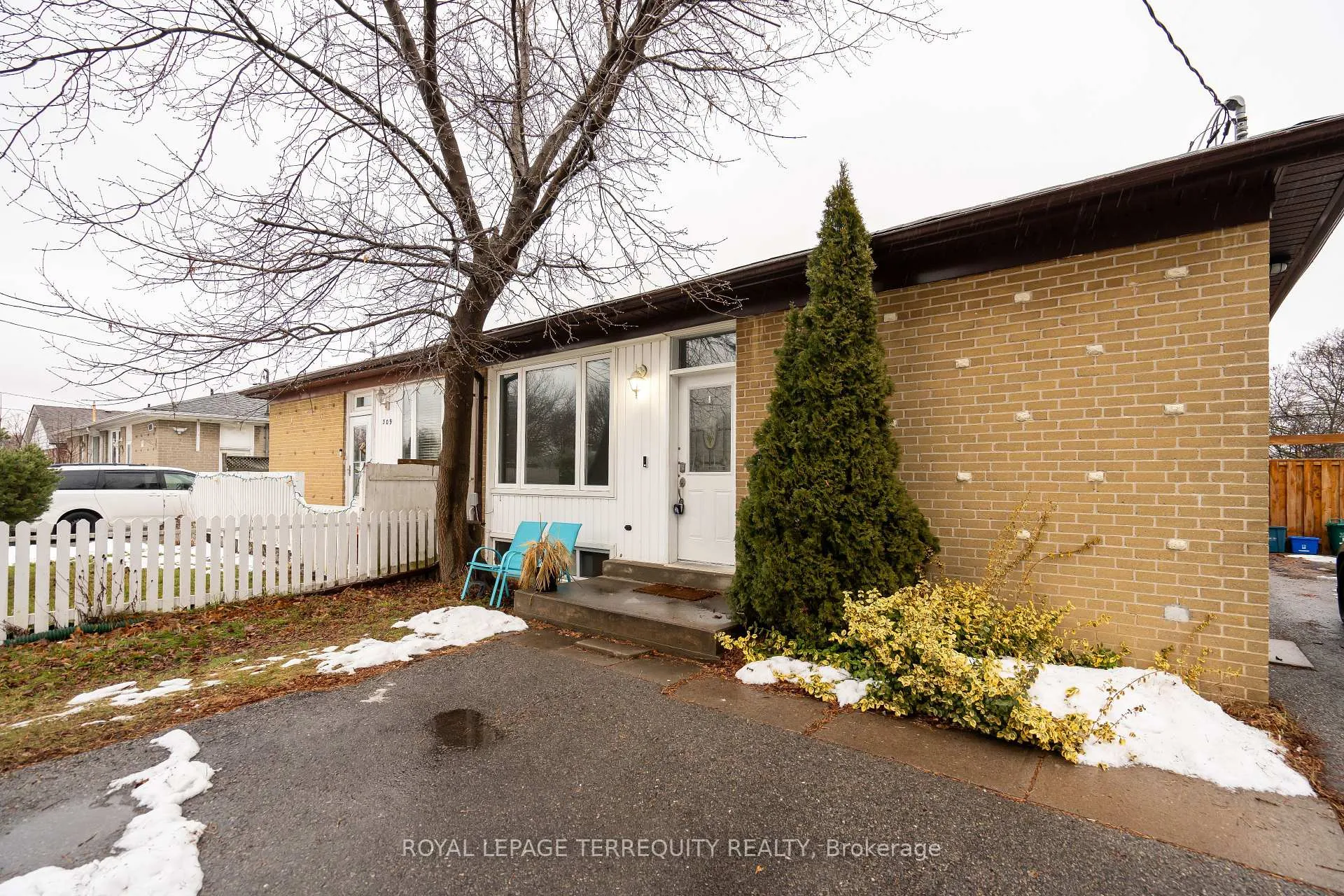 Photo 4 of 311 Dovedale Drive, Whitby, Downtown Whitby — HOMEH