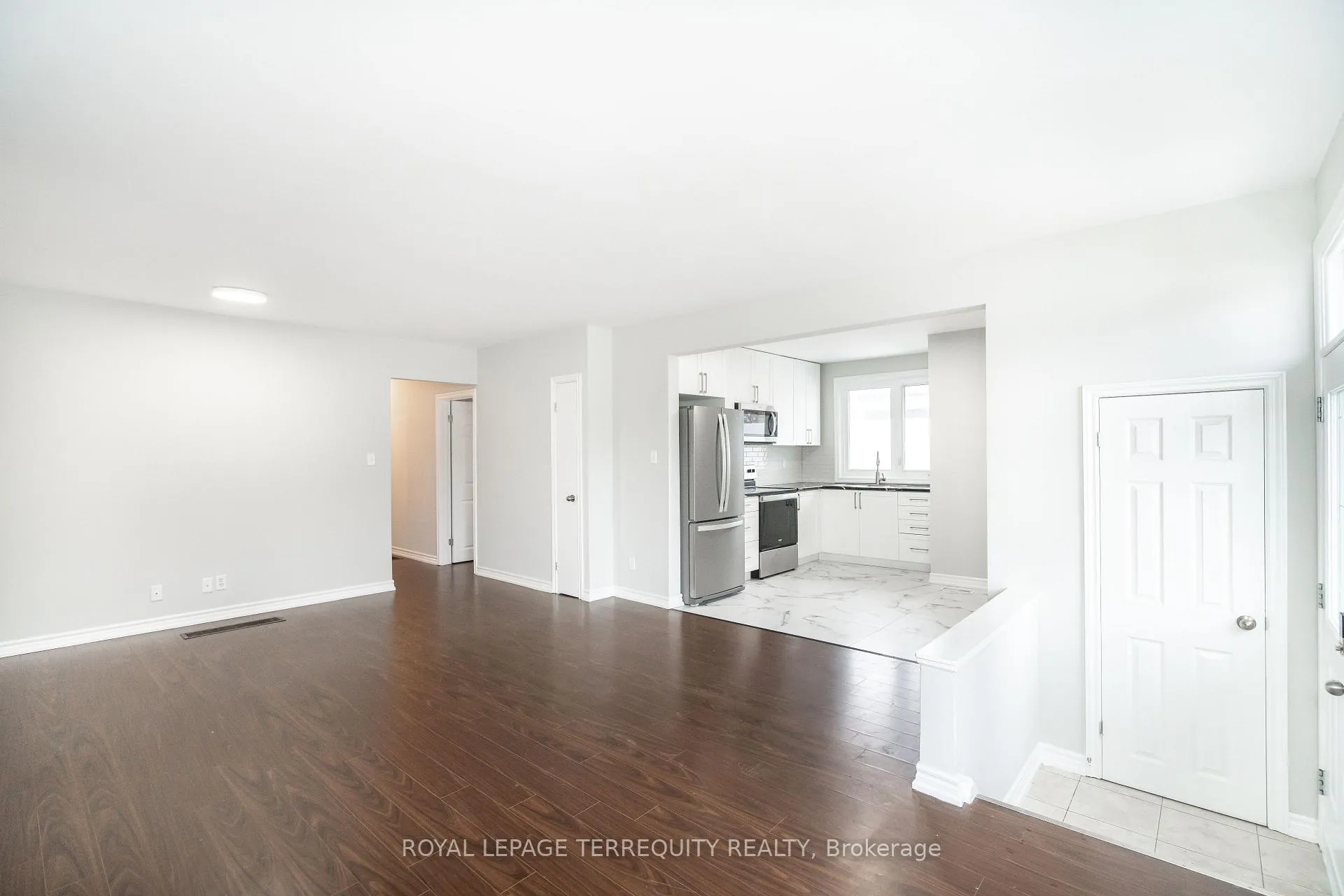 Photo 8 of 311 Dovedale Drive, Whitby, Downtown Whitby — HOMEH