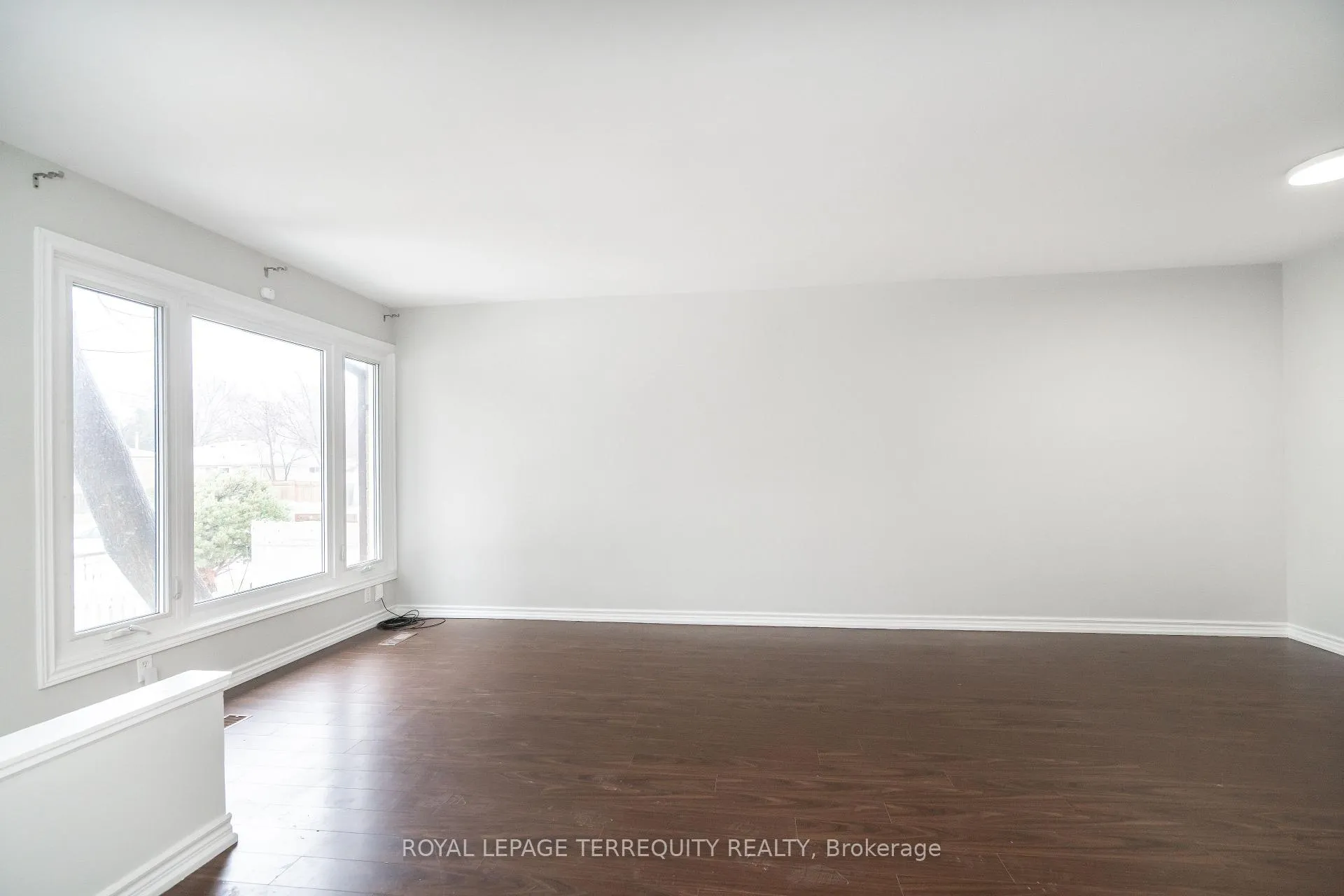 Photo 11 of 311 Dovedale Drive, Whitby, Downtown Whitby — HOMEH