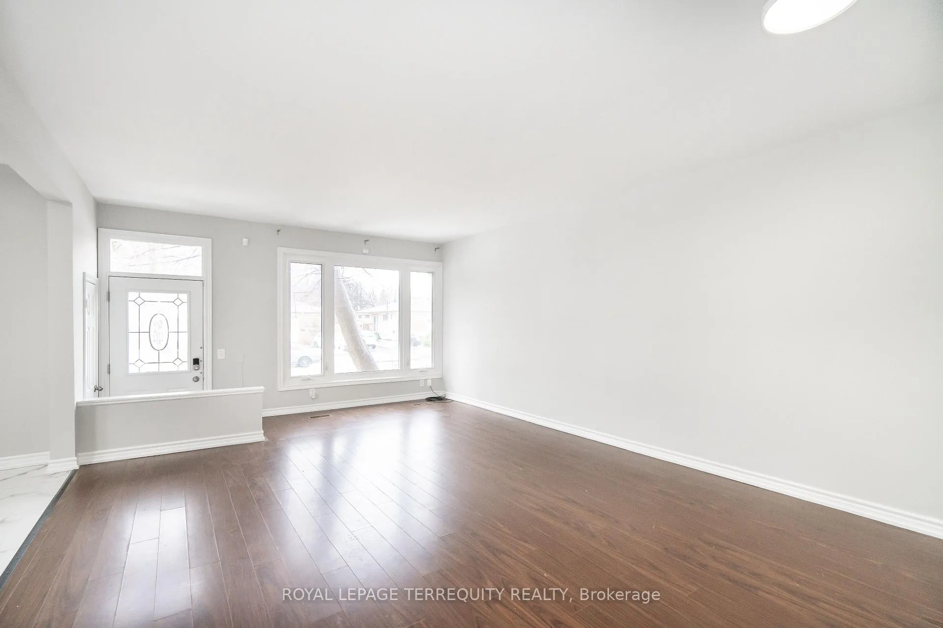 Photo 12 of 311 Dovedale Drive, Whitby, Downtown Whitby — HOMEH