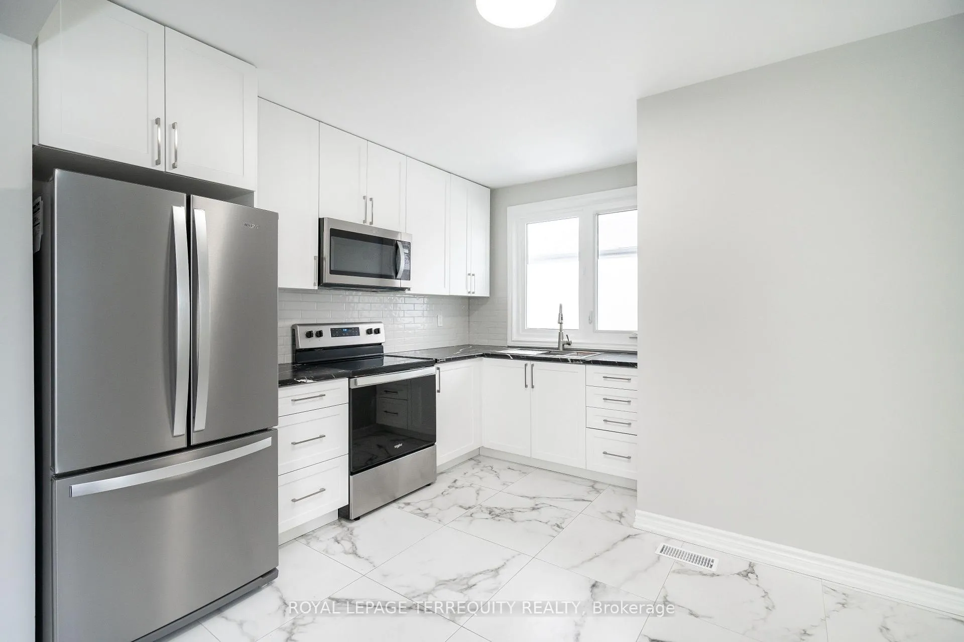Photo 13 of 311 Dovedale Drive, Whitby, Downtown Whitby — HOMEH