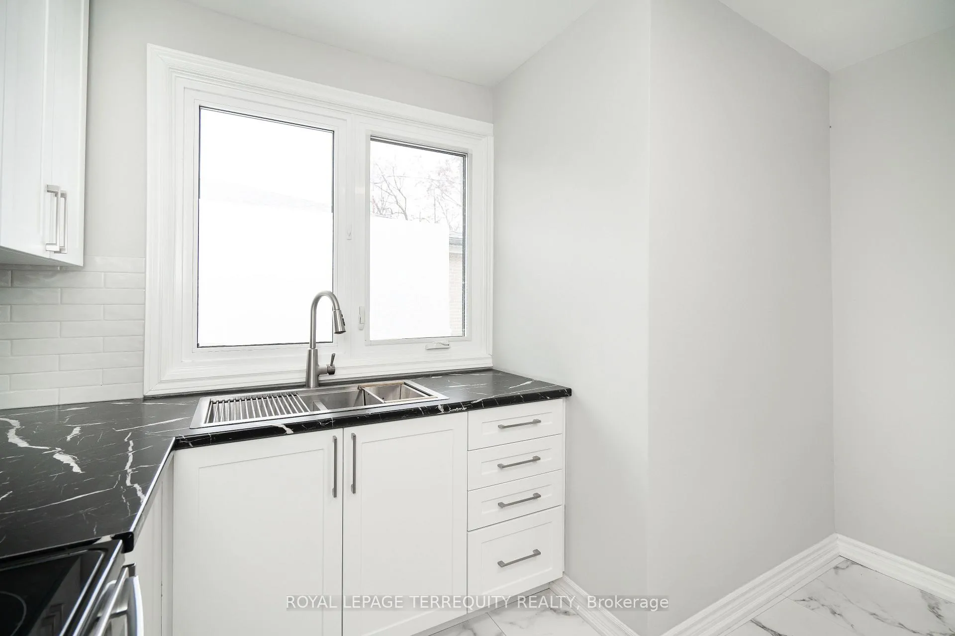 Photo 15 of 311 Dovedale Drive, Whitby, Downtown Whitby — HOMEH