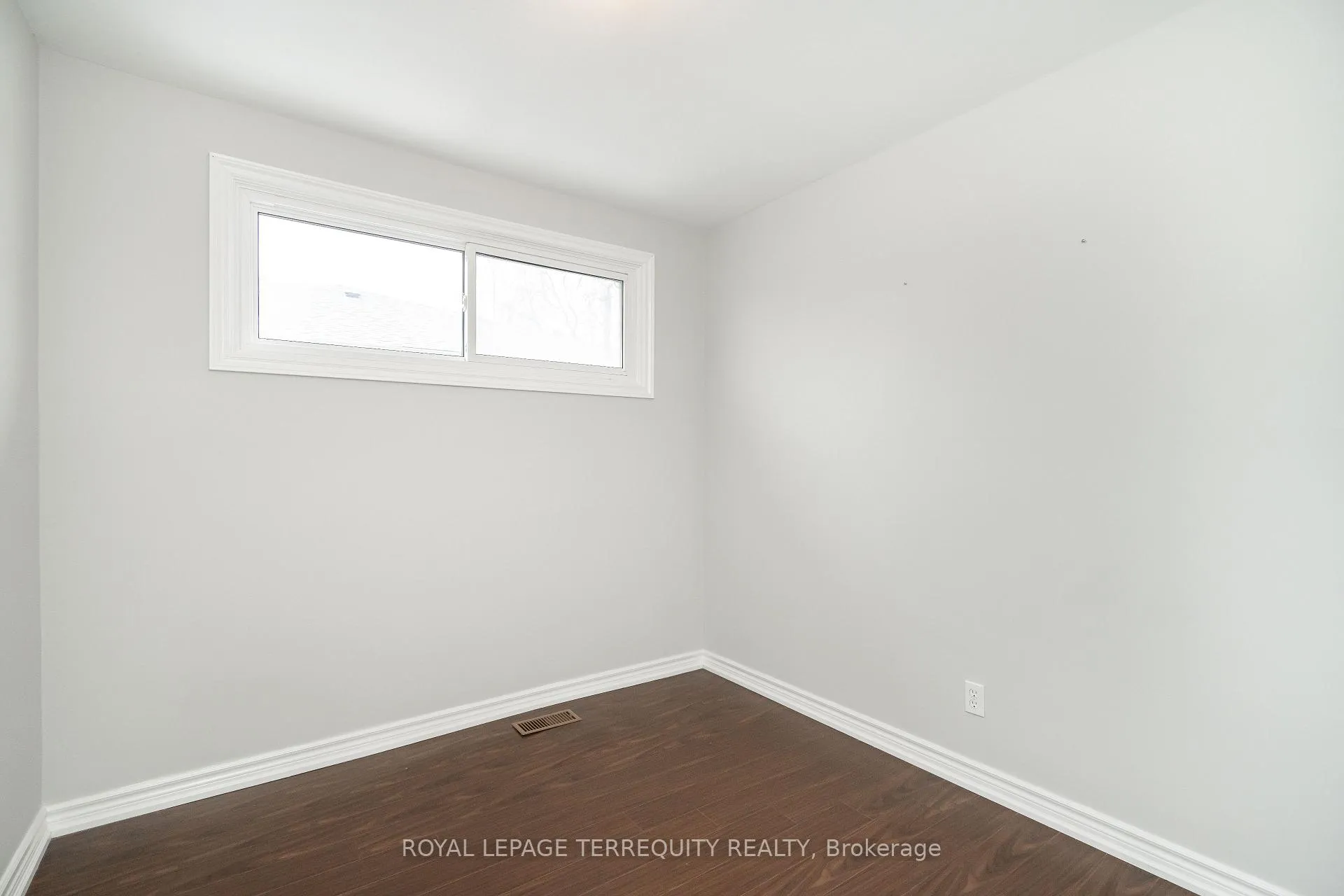 Photo 17 of 311 Dovedale Drive, Whitby, Downtown Whitby — HOMEH