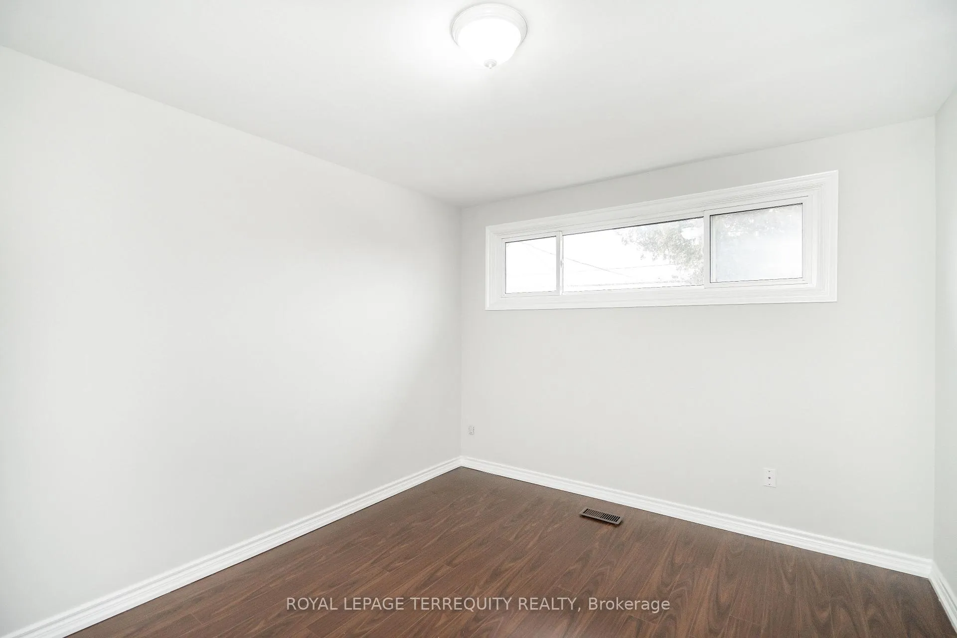Photo 20 of 311 Dovedale Drive, Whitby, Downtown Whitby — HOMEH