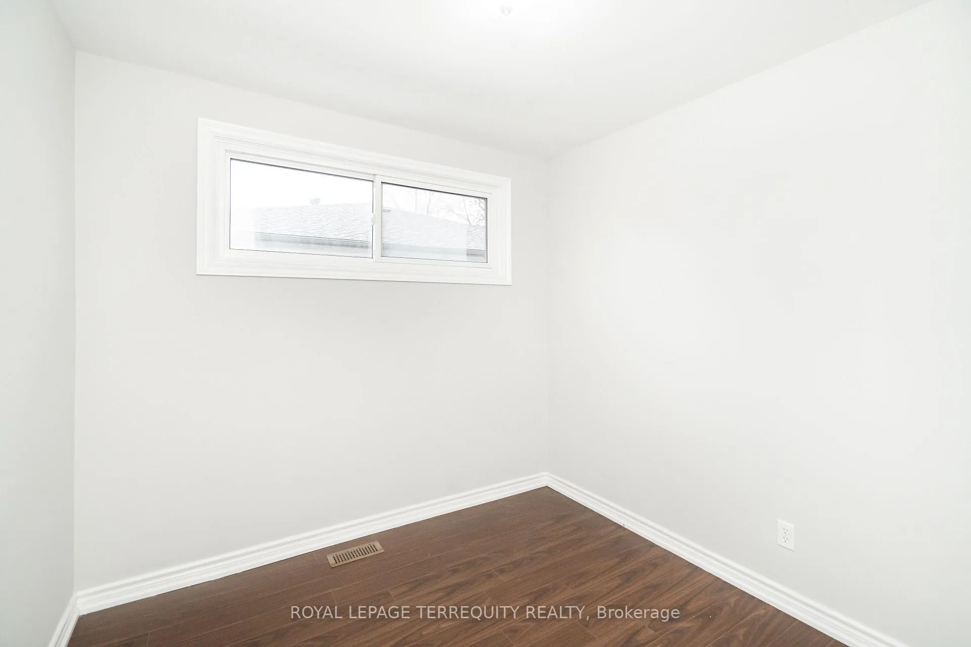 Photo 25 of 311 Dovedale Drive, Whitby, Downtown Whitby — HOMEH