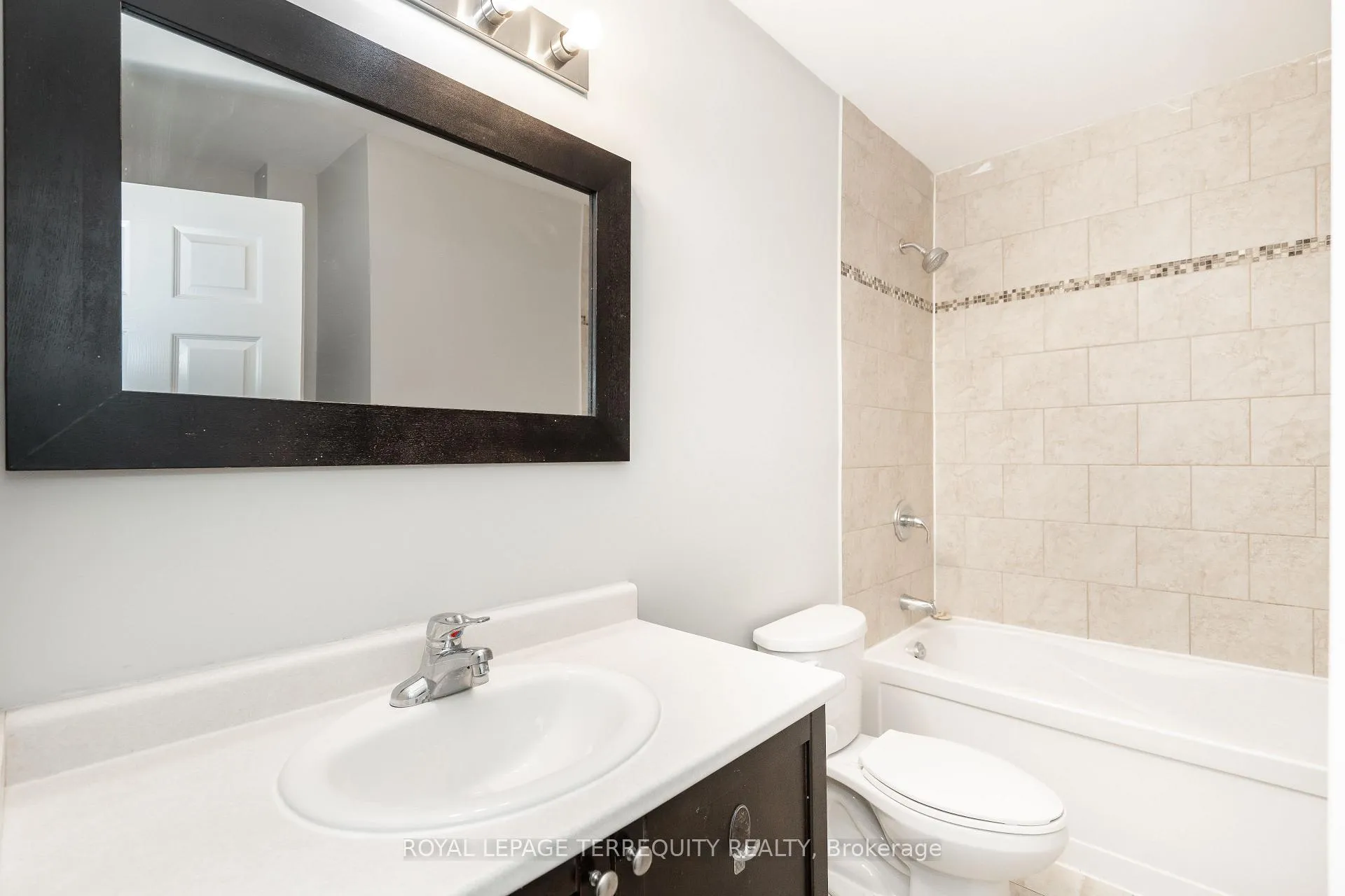 Photo 27 of 311 Dovedale Drive, Whitby, Downtown Whitby — HOMEH