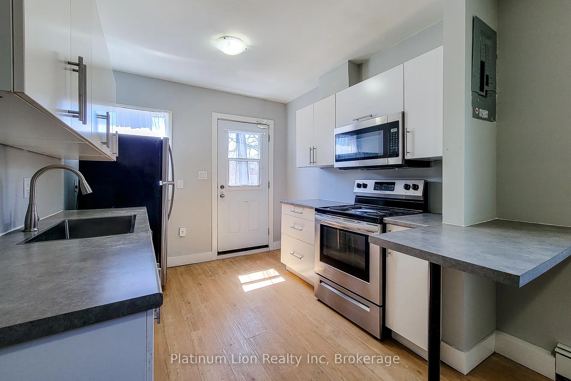 Front of Unit A, 304 Barton Street