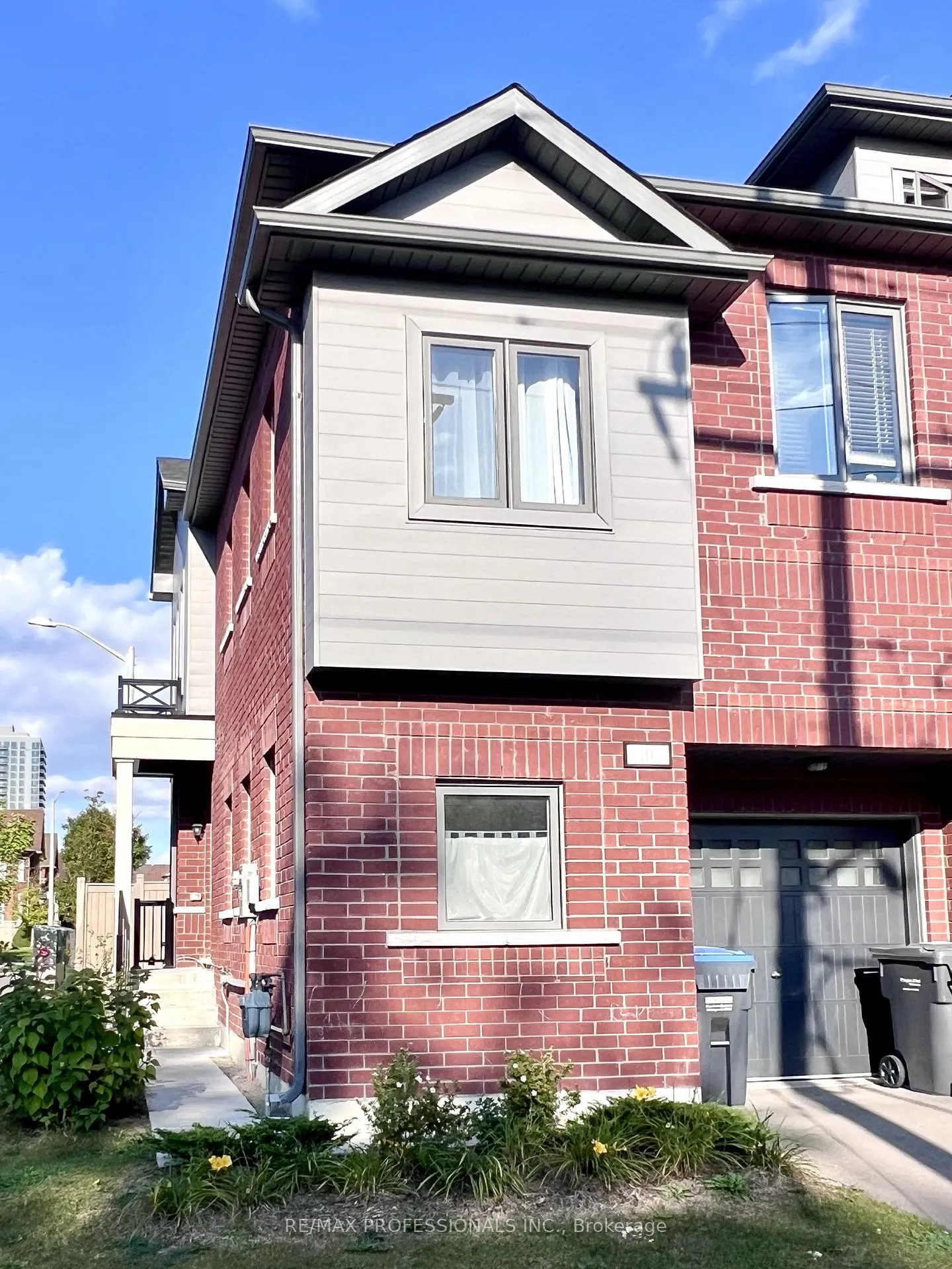Photo 2 of 58 Denison Avenue, Brampton, Downtown Brampton — HOMEH