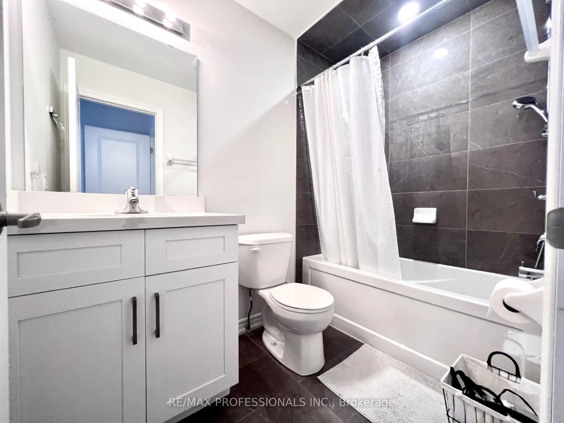 Photo 21 of 58 Denison Avenue, Brampton, Downtown Brampton — HOMEH