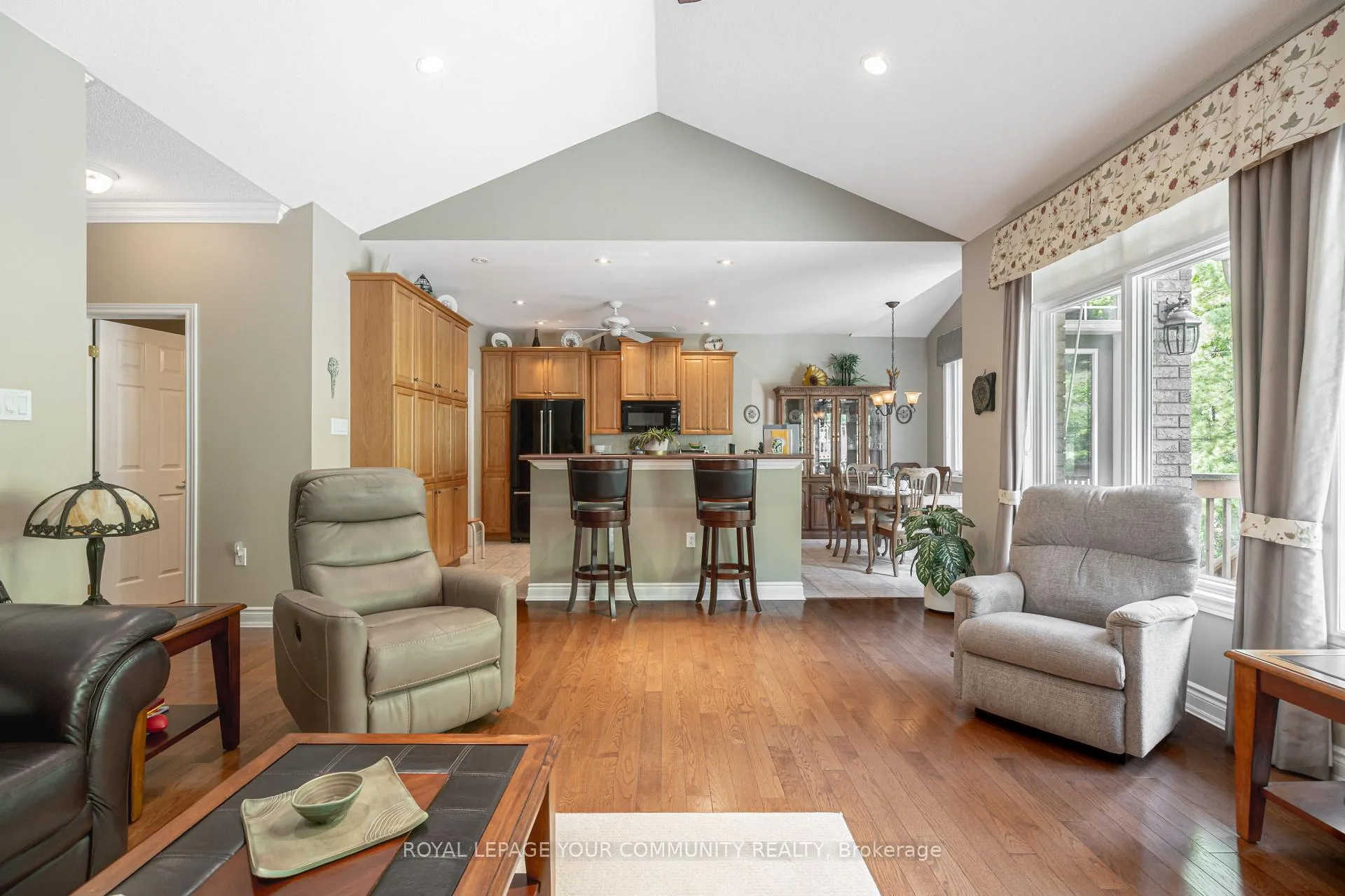 Photo 14 of Unit 17, 50 Renaissance Point, New Tecumseth, Rural New Tecumseth — HOMEH