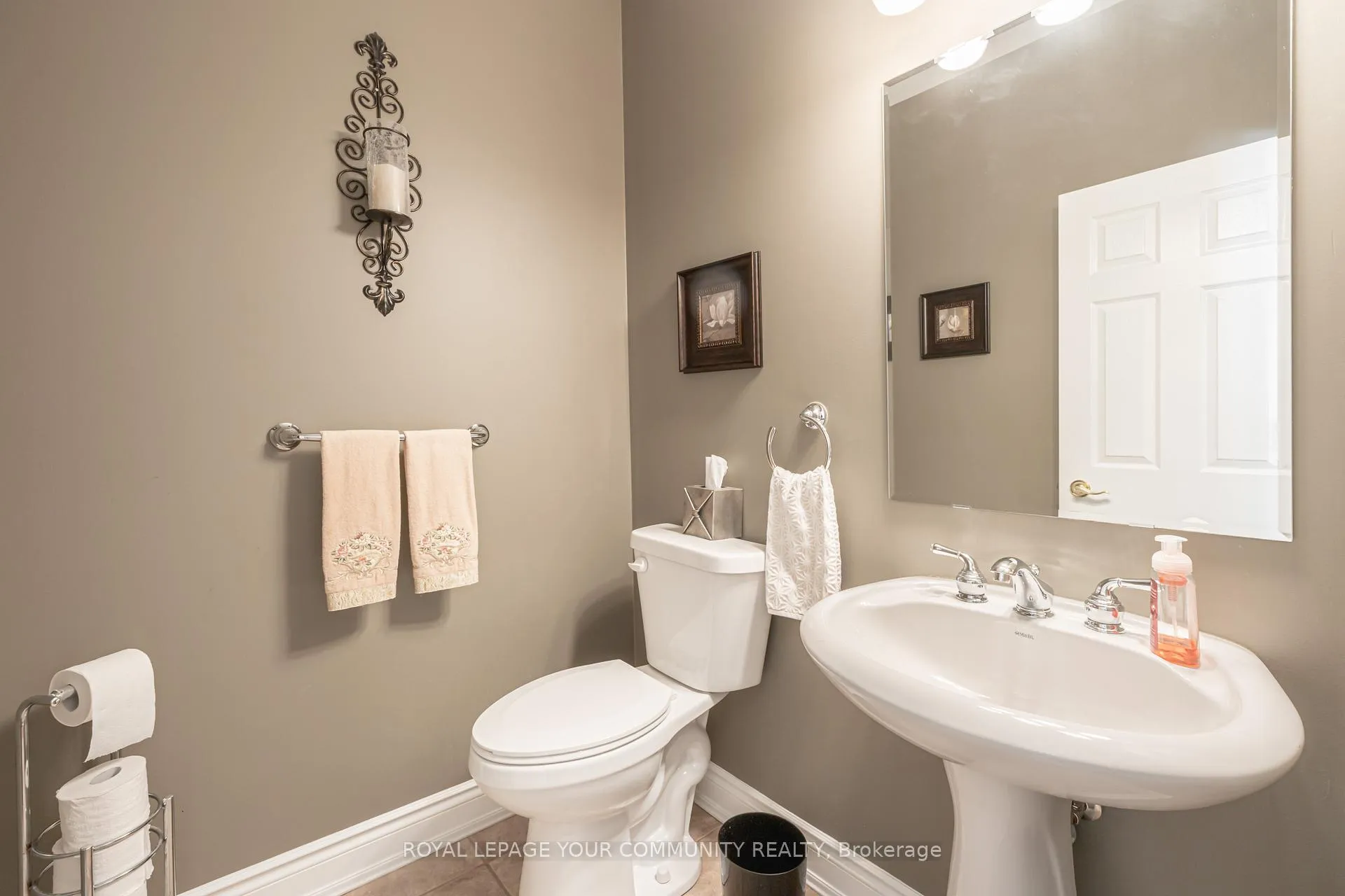Photo 19 of Unit 17, 50 Renaissance Point, New Tecumseth, Rural New Tecumseth — HOMEH