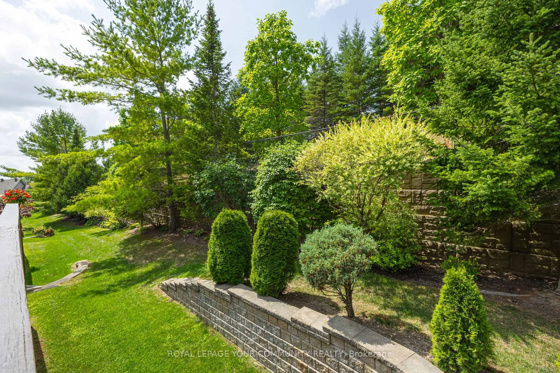 Photo 33 of Unit 17, 50 Renaissance Point, New Tecumseth, Rural New Tecumseth — HOMEH