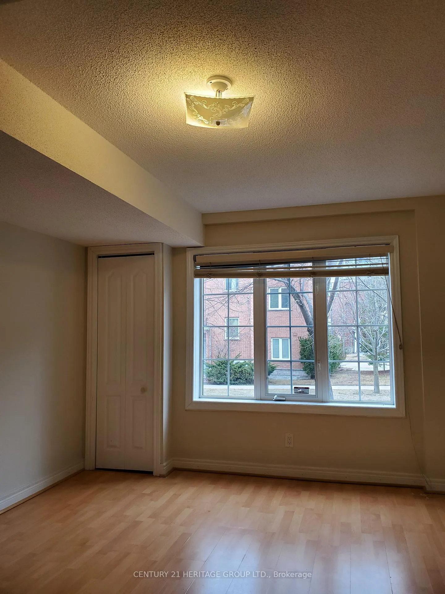 Photo 5 of 63 Leitchcroft Crescent, Markham, Commerce Valley — HOMEH