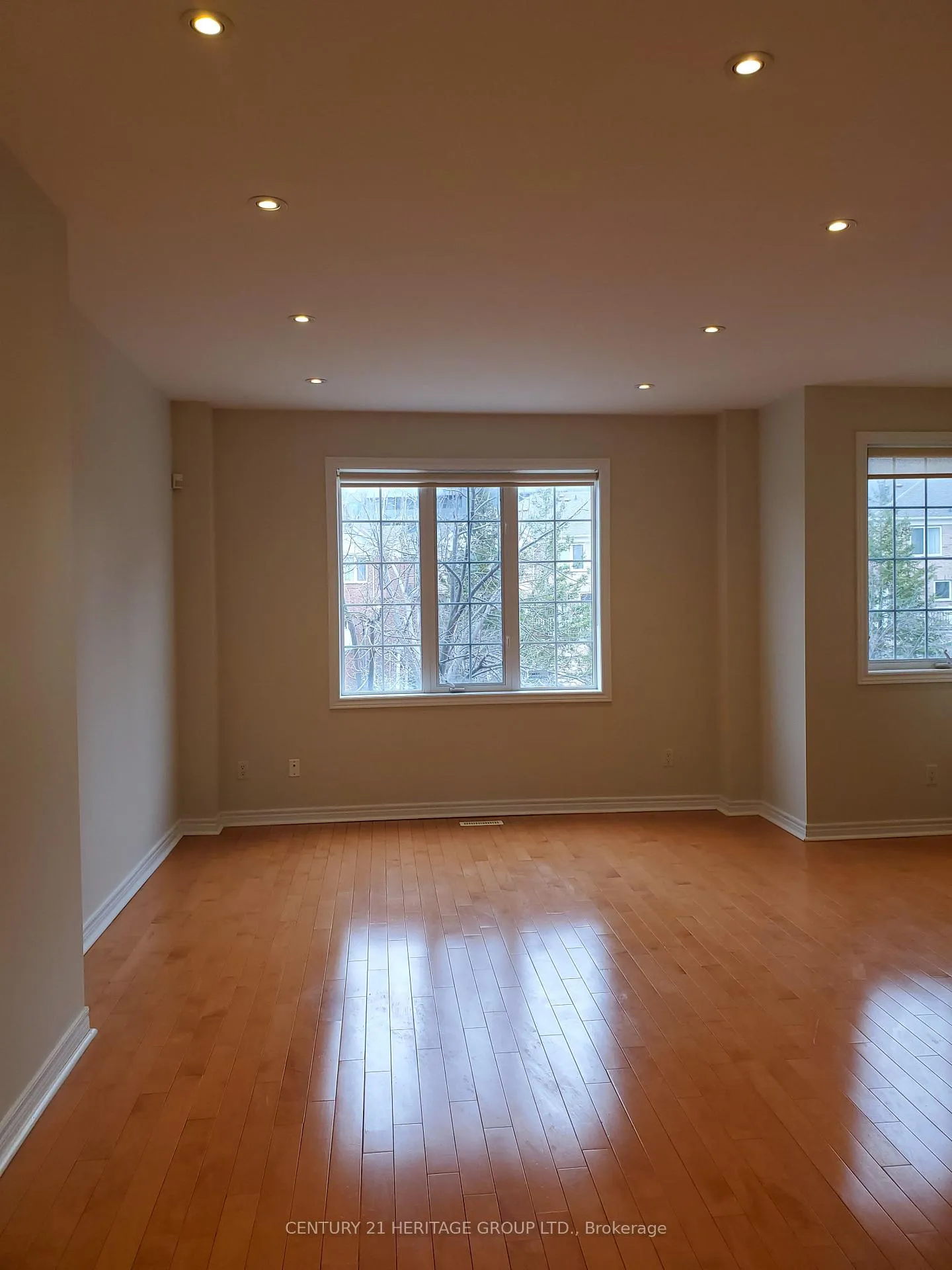 Photo 6 of 63 Leitchcroft Crescent, Markham, Commerce Valley — HOMEH
