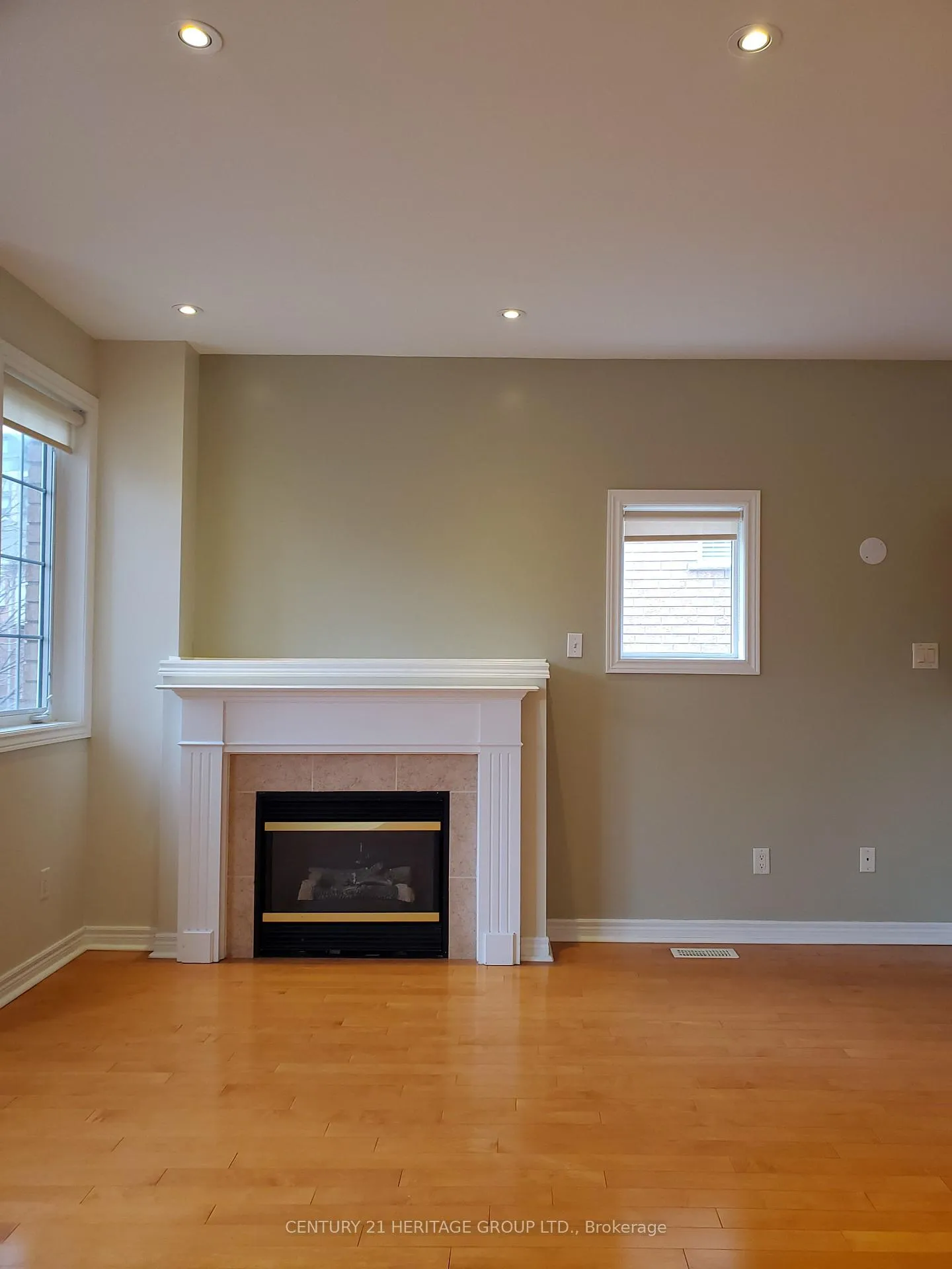Photo 7 of 63 Leitchcroft Crescent, Markham, Commerce Valley — HOMEH