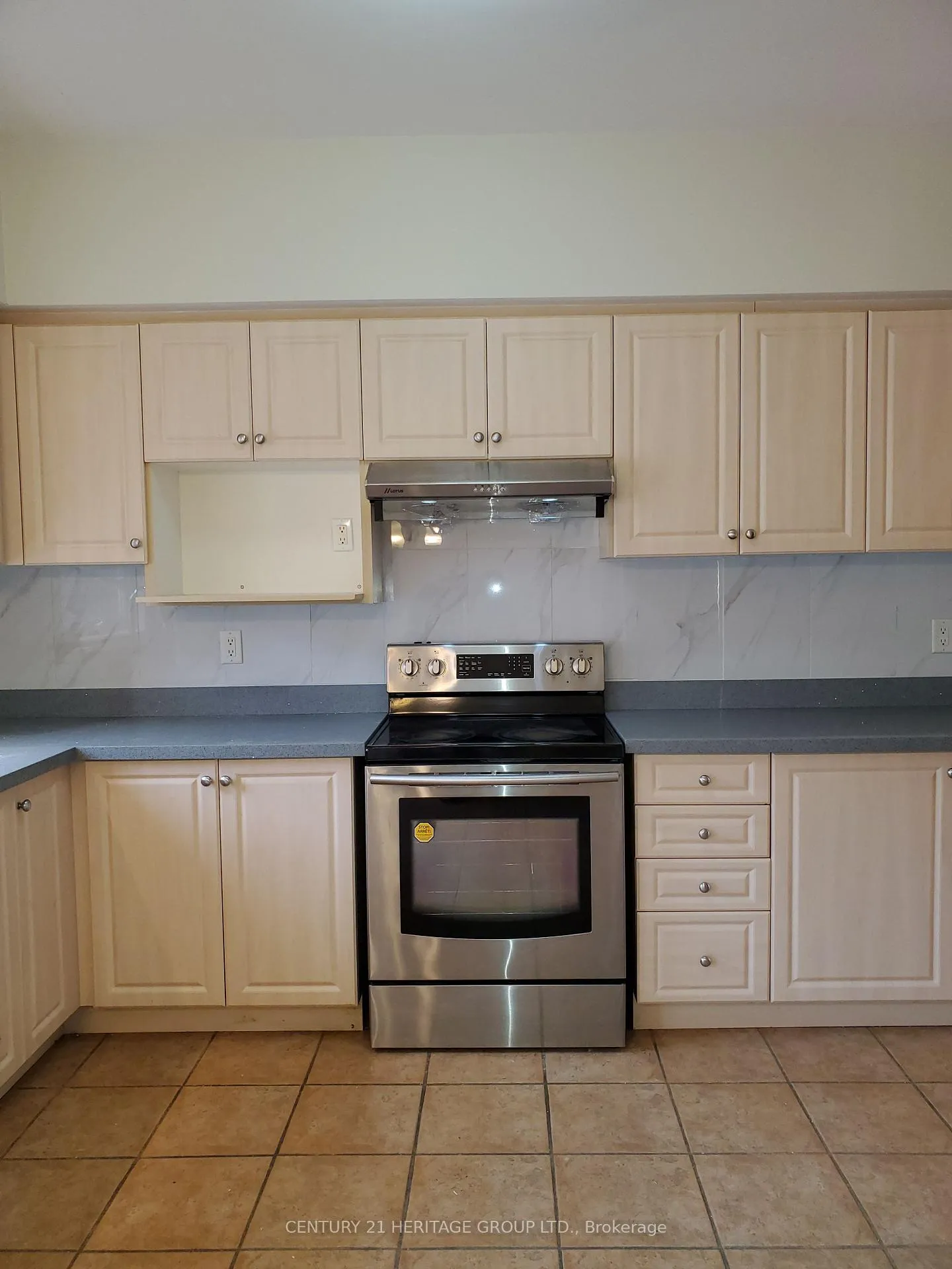Photo 8 of 63 Leitchcroft Crescent, Markham, Commerce Valley — HOMEH