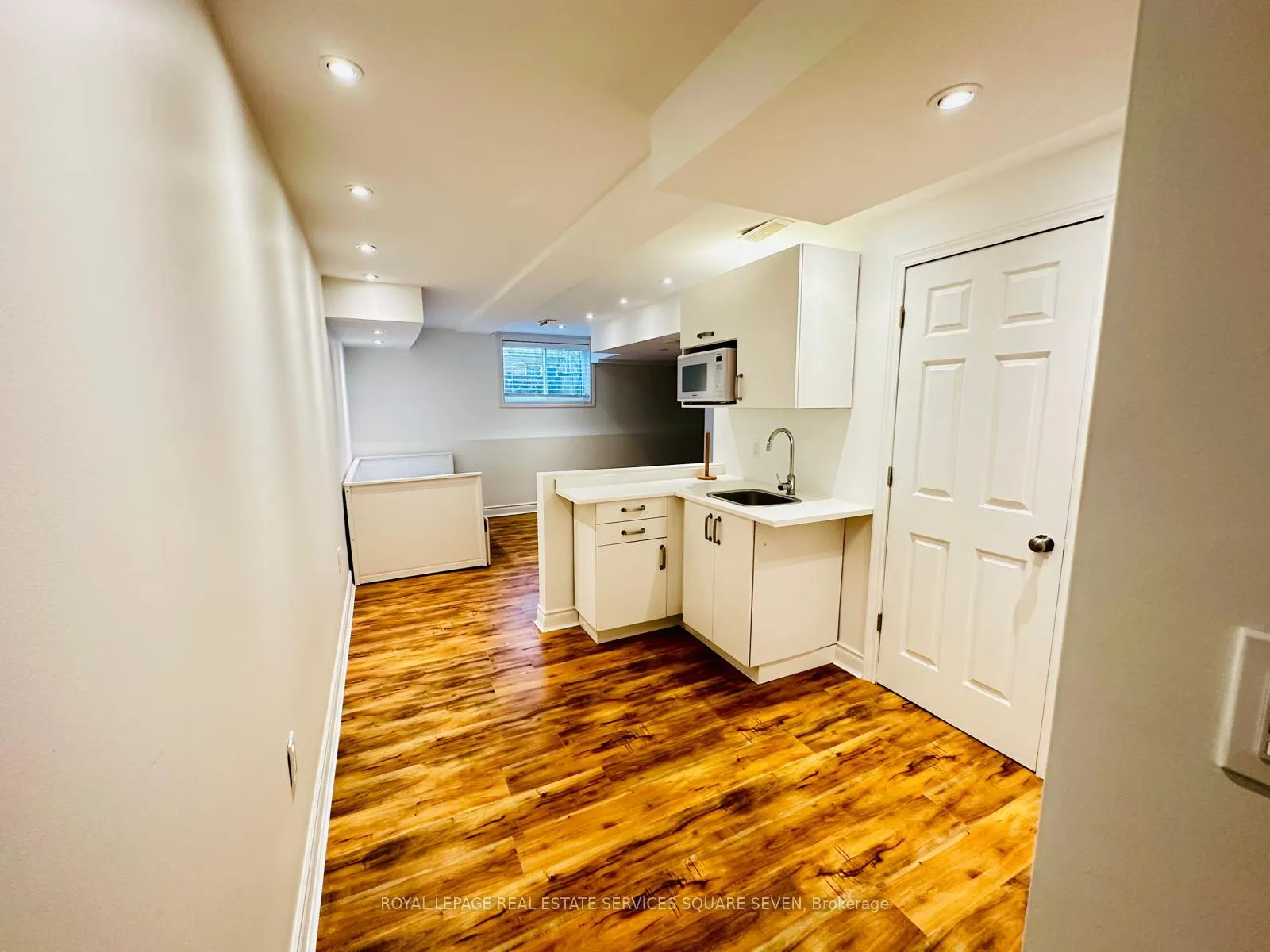 Photo 15 of 29 Charleswood Crescent, Hamilton, Hannon — HOMEH