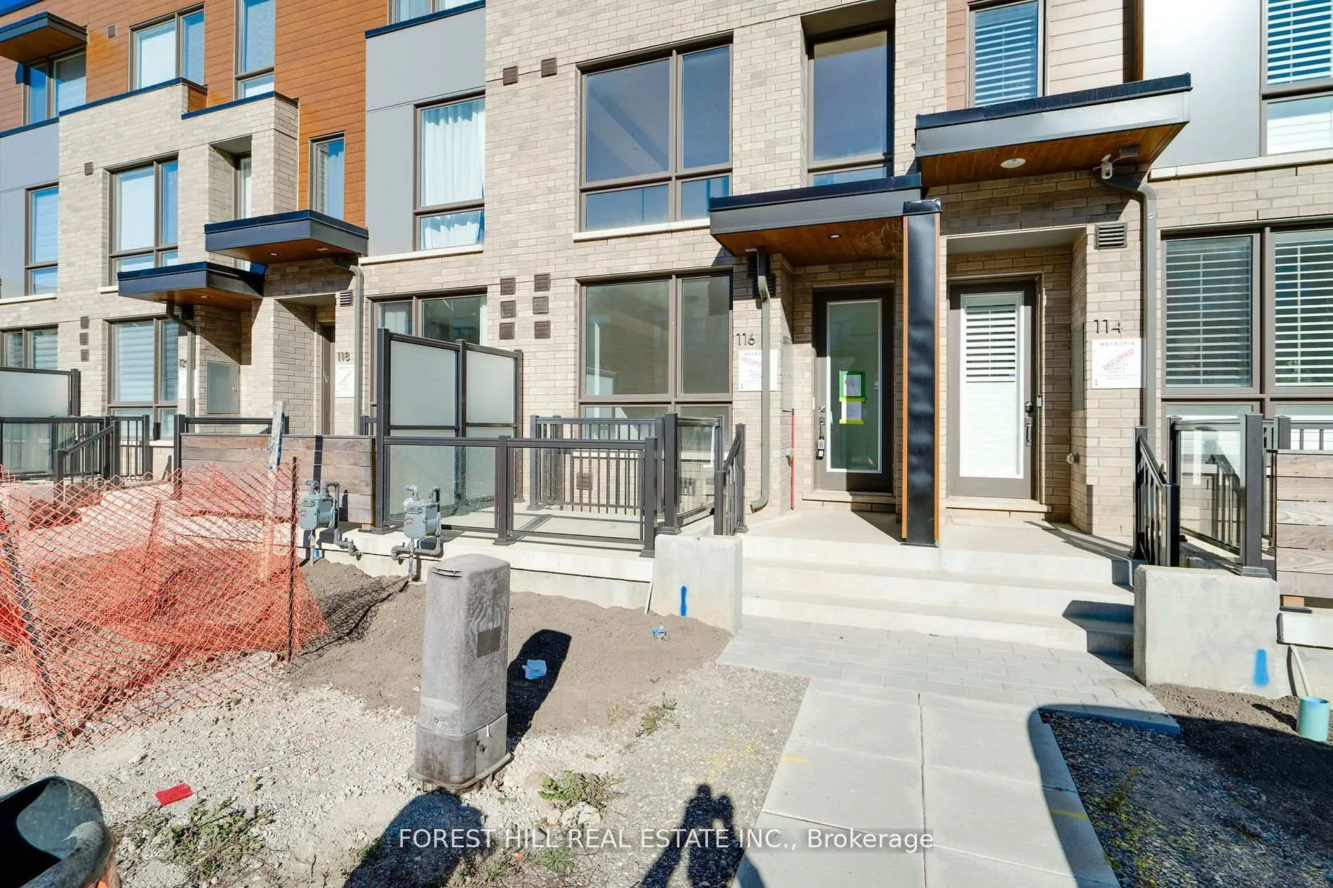 Photo 2 of Unit B, 116 Green Gardens Boulevard, Toronto, Englemount-Lawrence — HOMEH