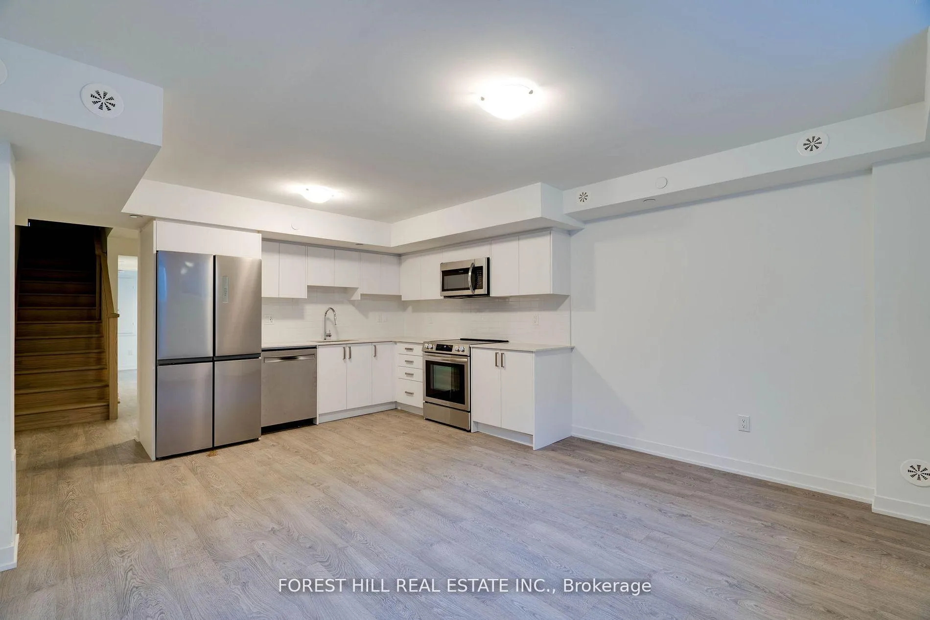 Photo 4 of Unit B, 116 Green Gardens Boulevard, Toronto, Englemount-Lawrence — HOMEH