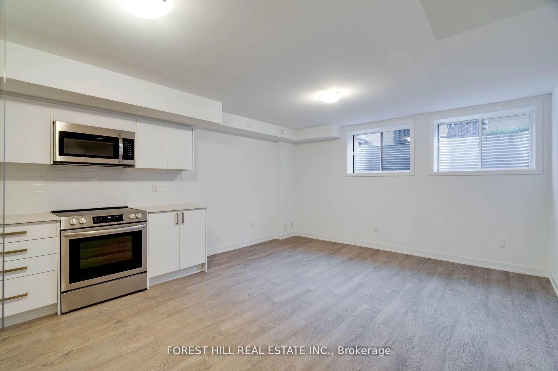 Photo 5 of Unit B, 116 Green Gardens Boulevard, Toronto, Englemount-Lawrence — HOMEH