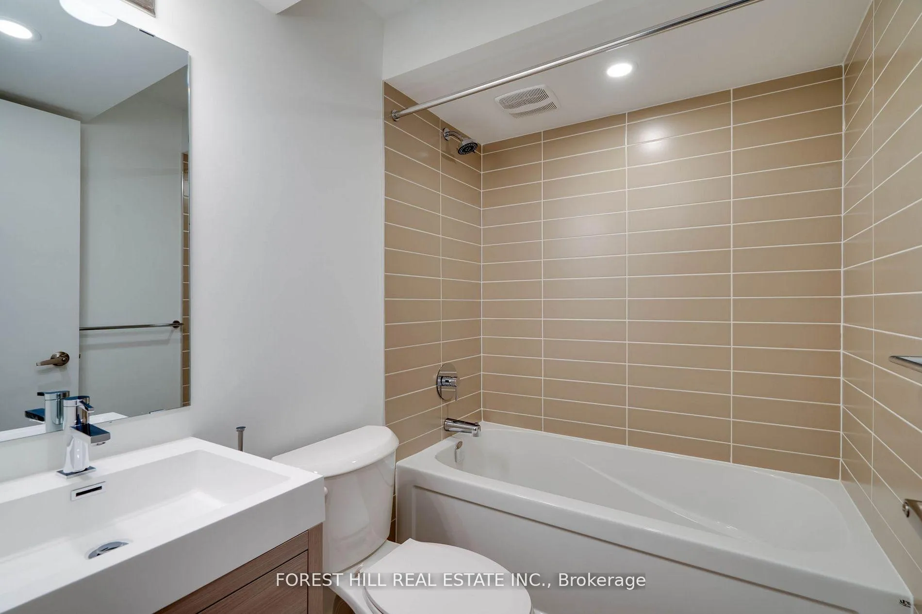 Photo 8 of Unit B, 116 Green Gardens Boulevard, Toronto, Englemount-Lawrence — HOMEH