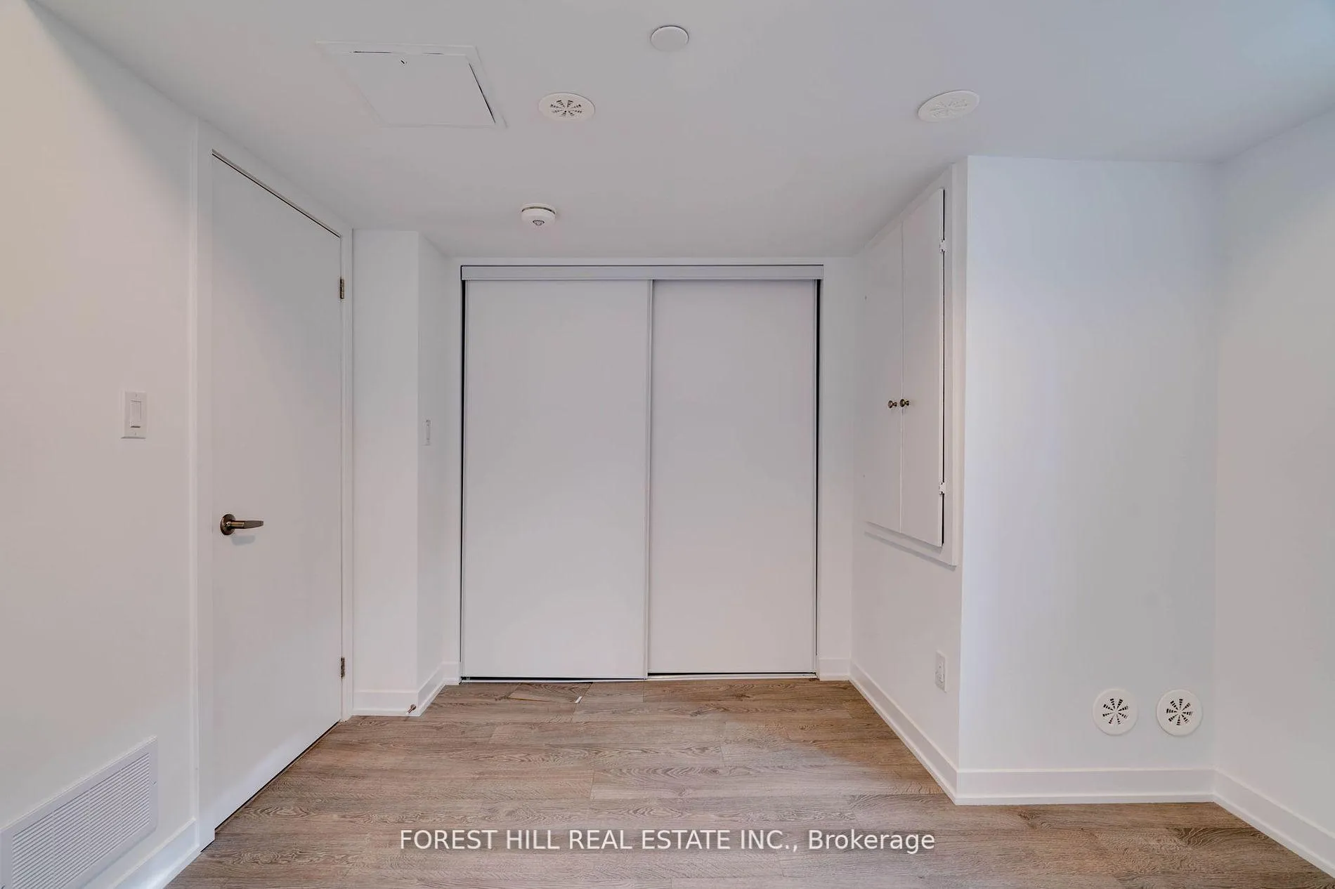 Photo 9 of Unit B, 116 Green Gardens Boulevard, Toronto, Englemount-Lawrence — HOMEH