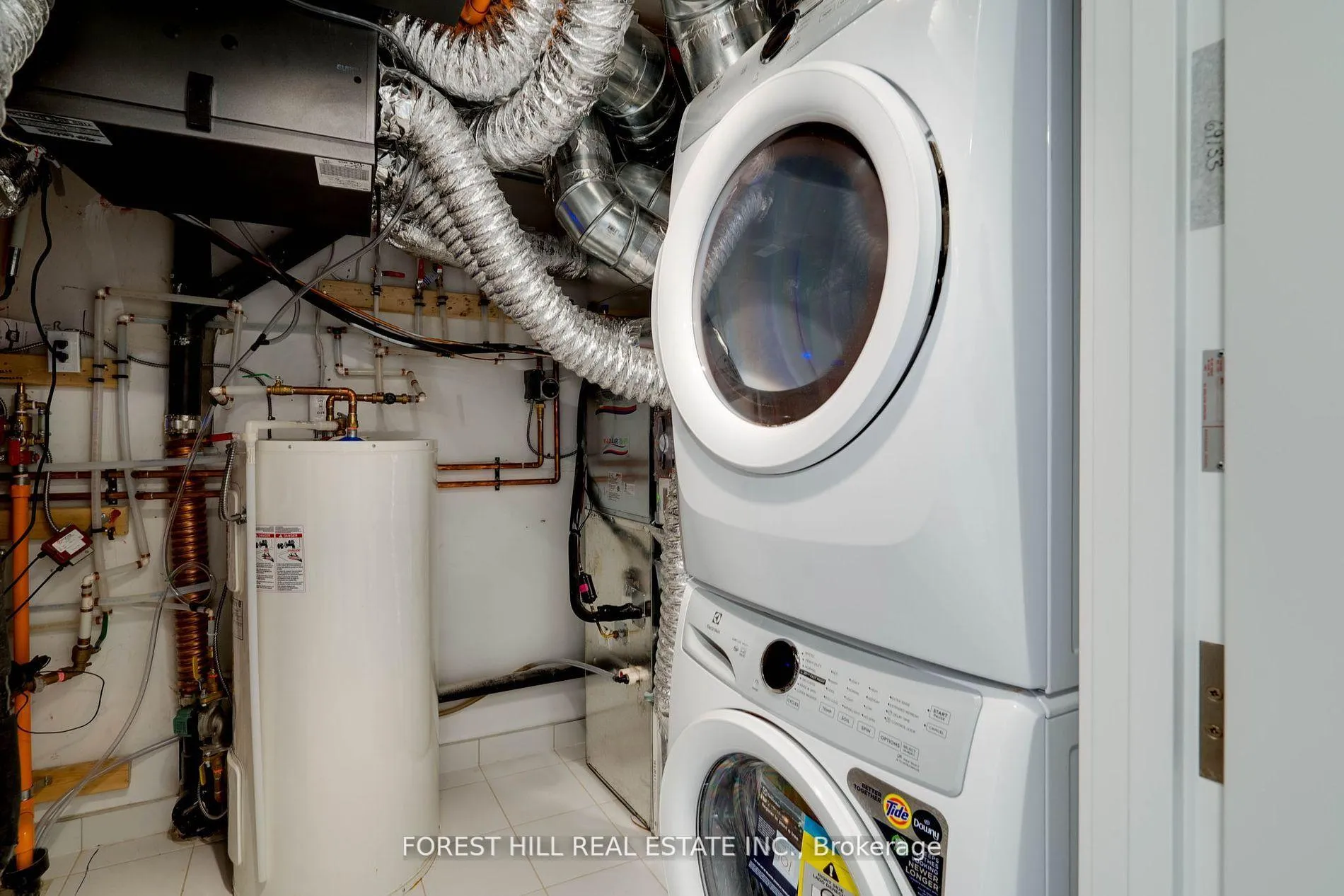 Photo 10 of Unit B, 116 Green Gardens Boulevard, Toronto, Englemount-Lawrence — HOMEH