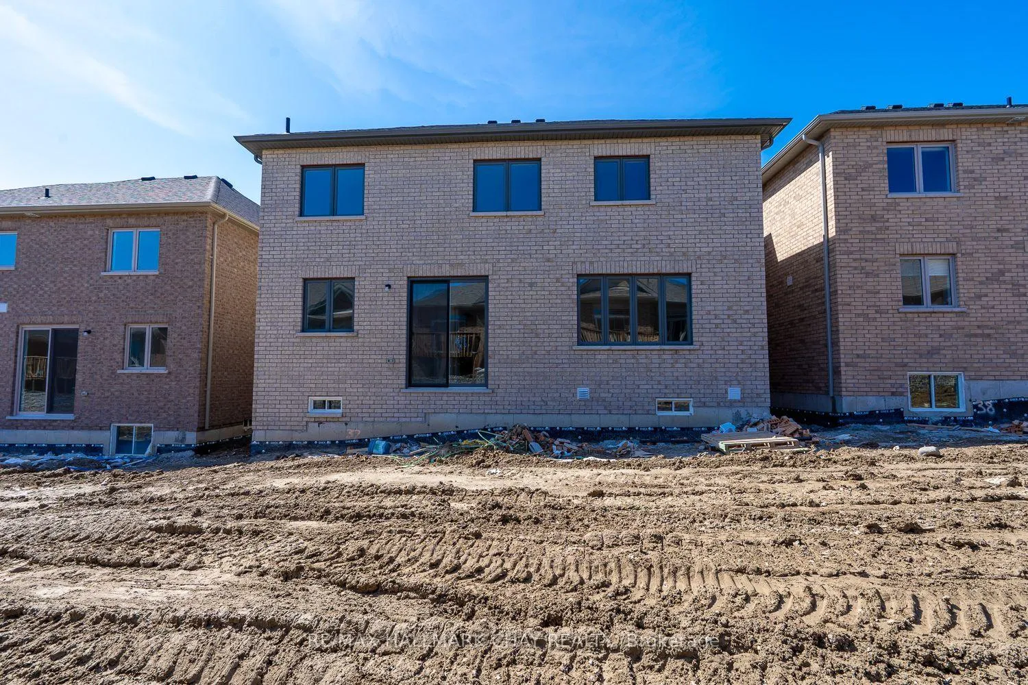 Photo 3 of 75 Lawrence D Pridham Avenue, New Tecumseth, Rural New Tecumseth — HOMEH