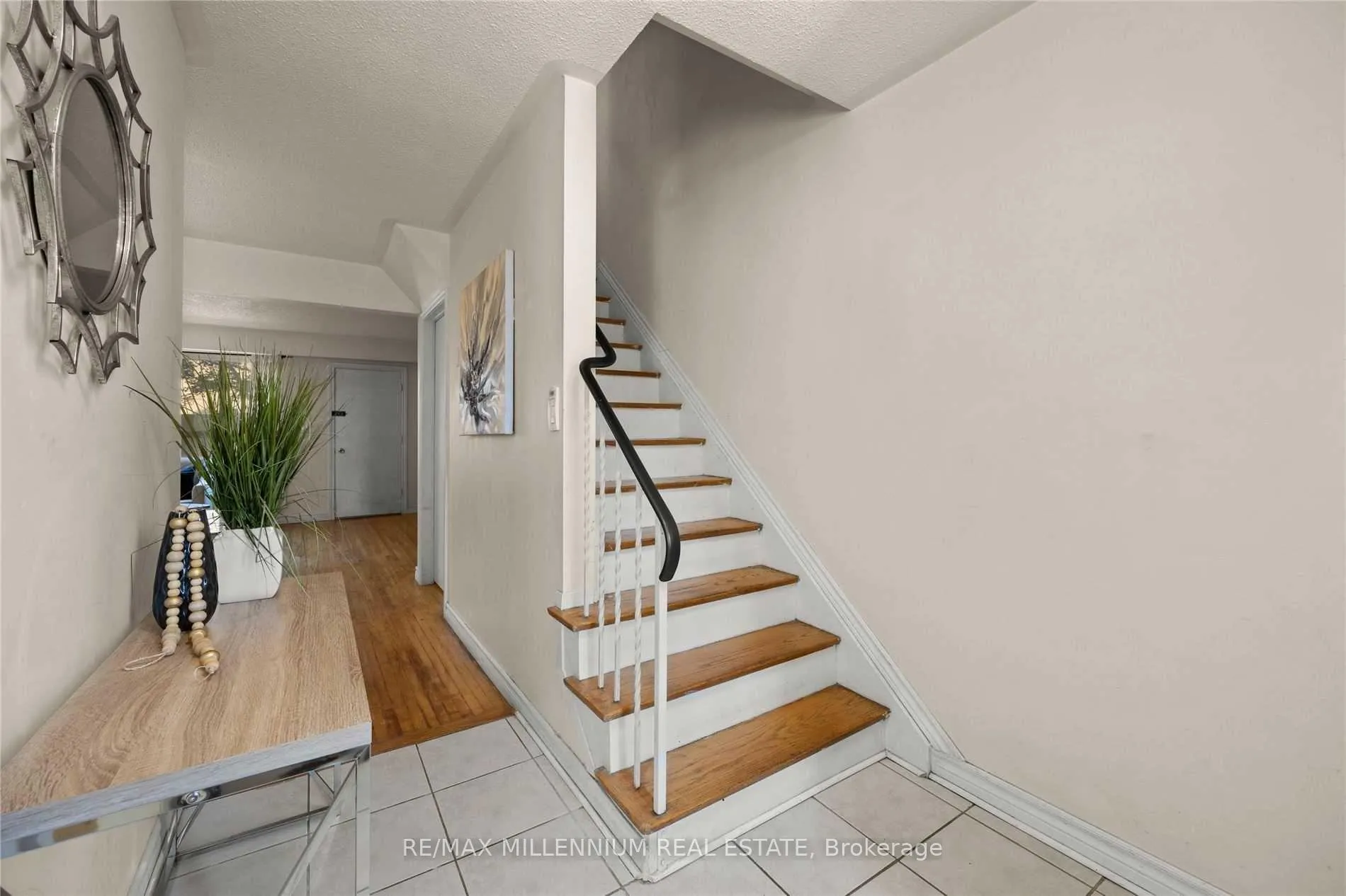 Photo 4 of Unit #17, 17 The Carriage Way, Markham, Royal Orchard — HOMEH
